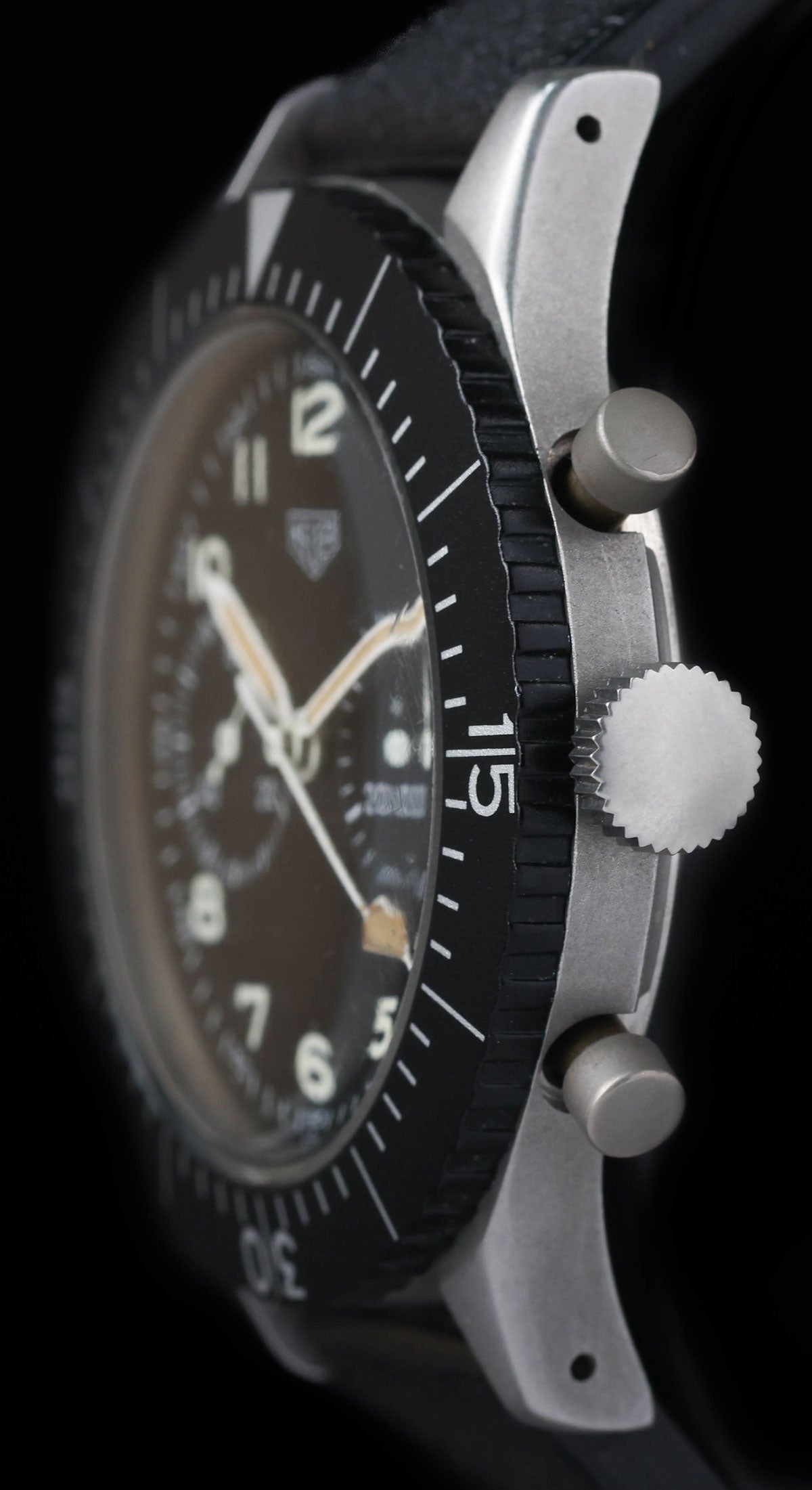Pre-owned vintage Heuer Bundeswehr 1550SG 'Small T' 43mm 1970s | Crown Vintage Watches