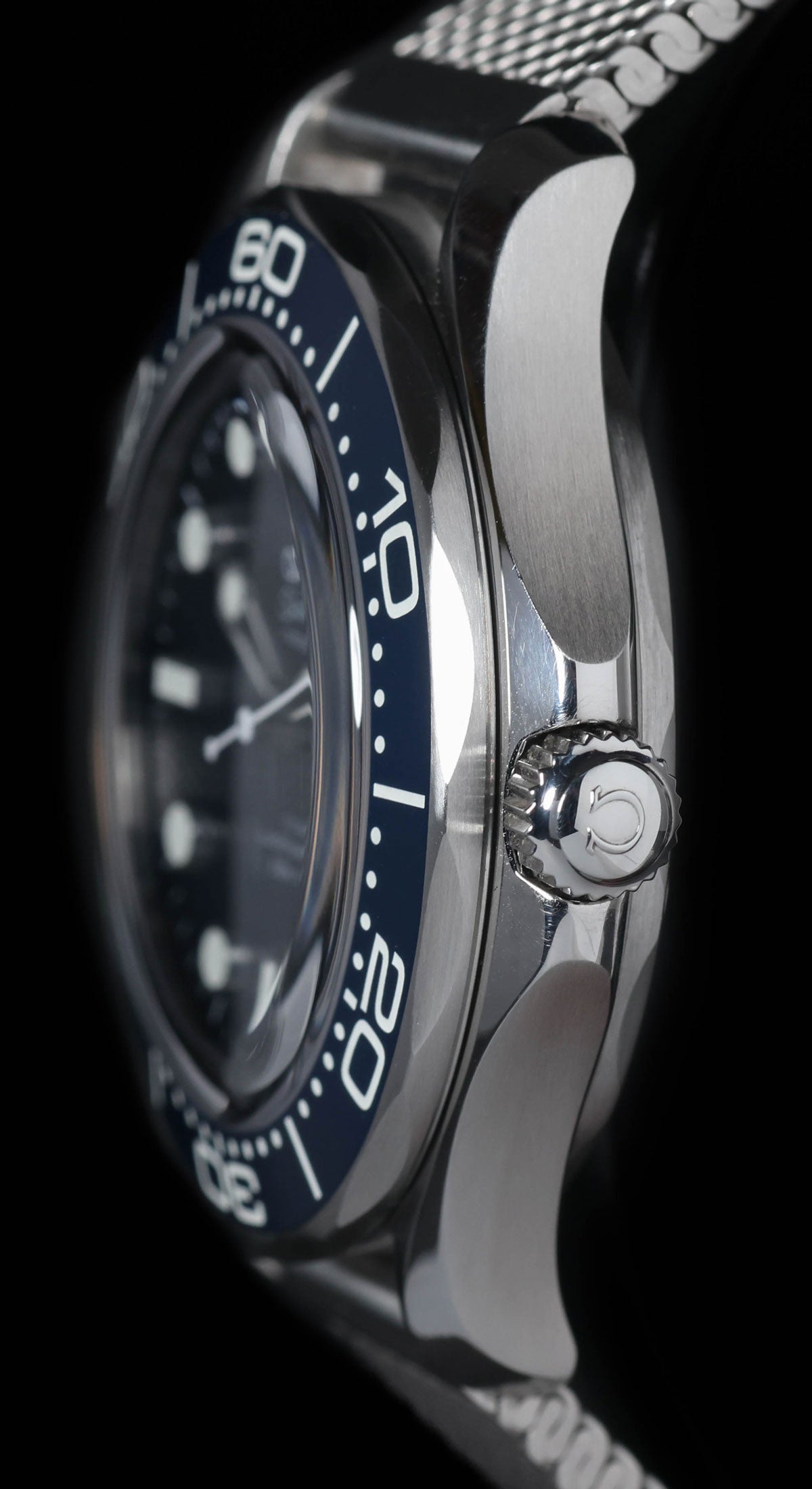 Pre-owned near new Omega Seamaster 300M James Bond 60th Anniversary 210.30.42.20.03.002 42mm | Crown Vintage Watches