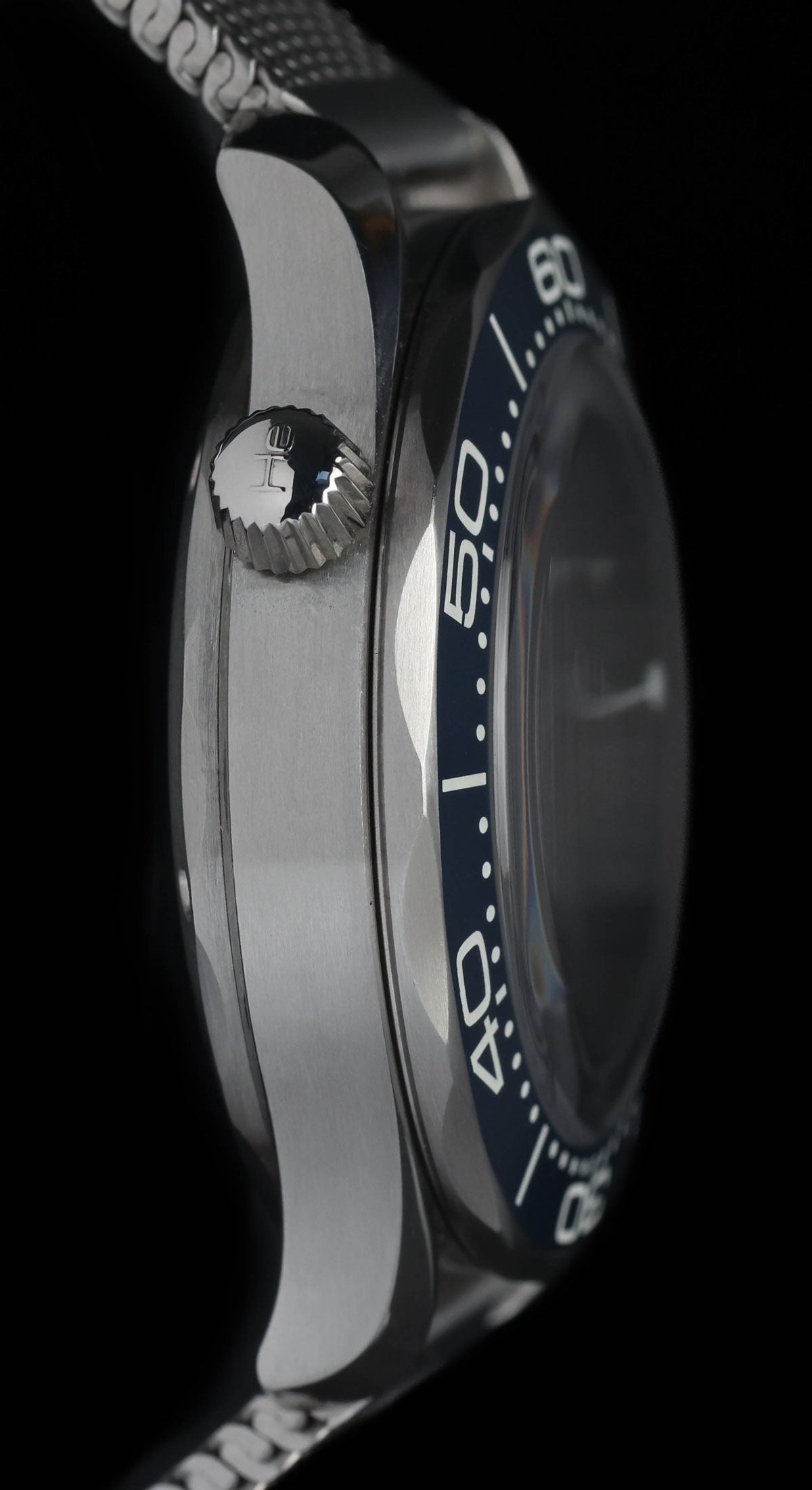 Pre-owned near new Omega Seamaster 300M James Bond 60th Anniversary 210.30.42.20.03.002 42mm | Crown Vintage Watches