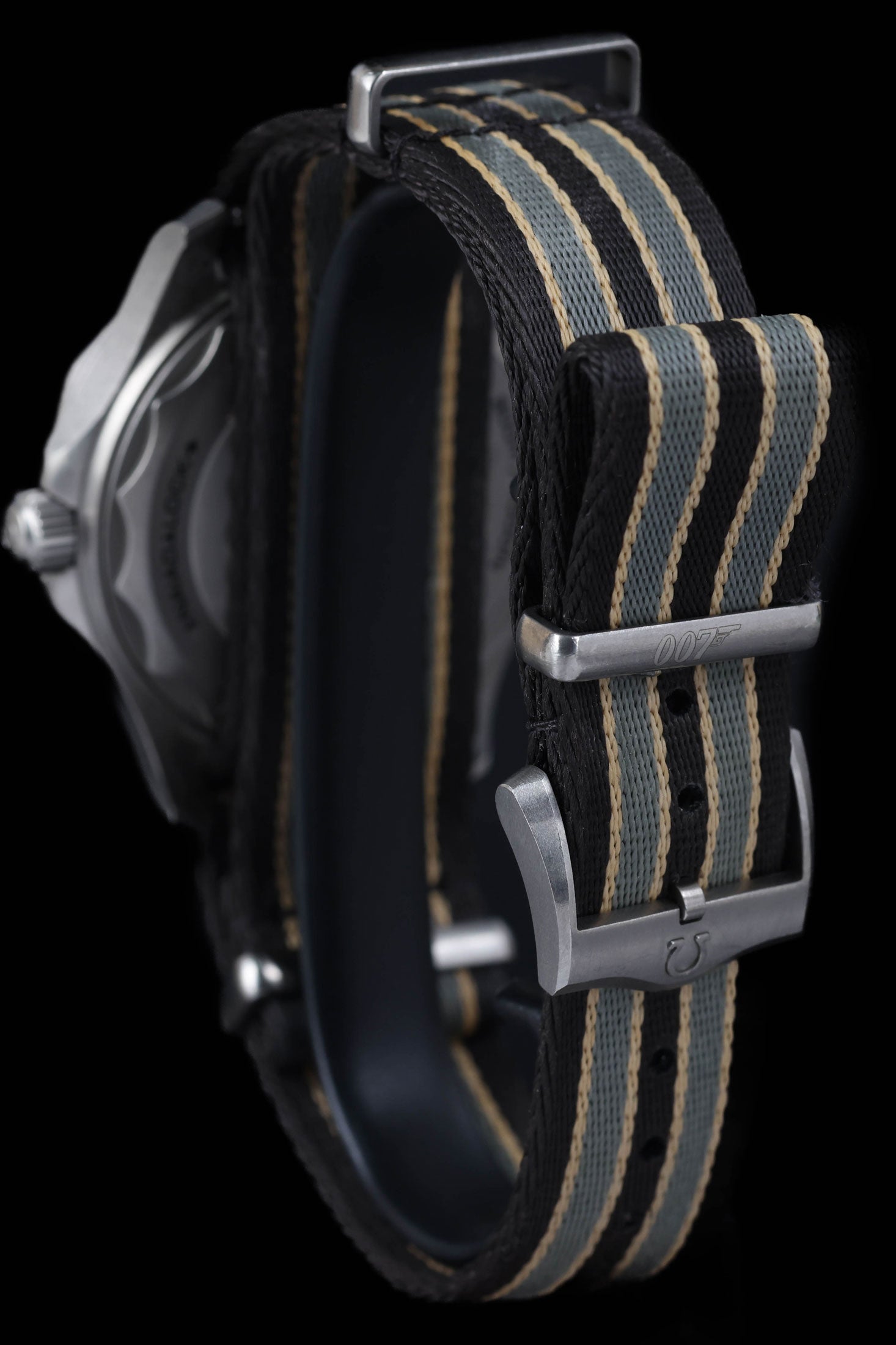 Pre-owned vintage Omega Seamaster 300M 'No time to Die' Ref 210.92.42.20.01.001 42MM 2021 | Crown Vintage Watches