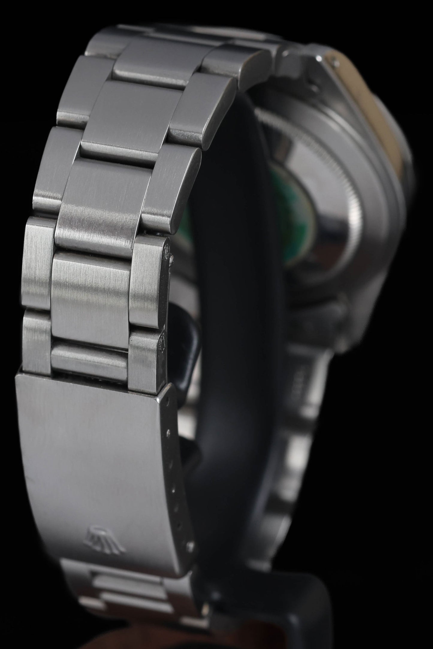 Pre-owned vintage Rolex Explorer II 40MM 16570 Black Dial Tritium 1995 | Crown Vintage Watches