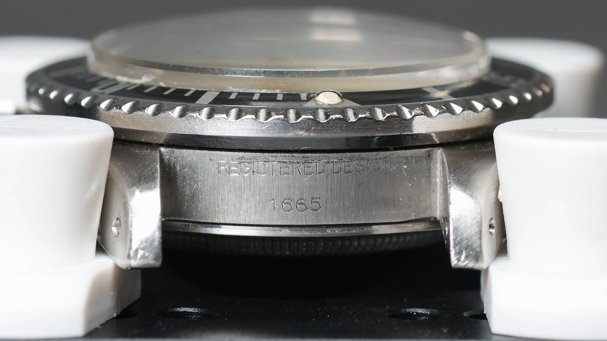 Pre-owned vintage Rolex Seadweller 1665 'Double Red' w/ Great White Service Dial |  Box & Papers  | Crown Vintage Watches