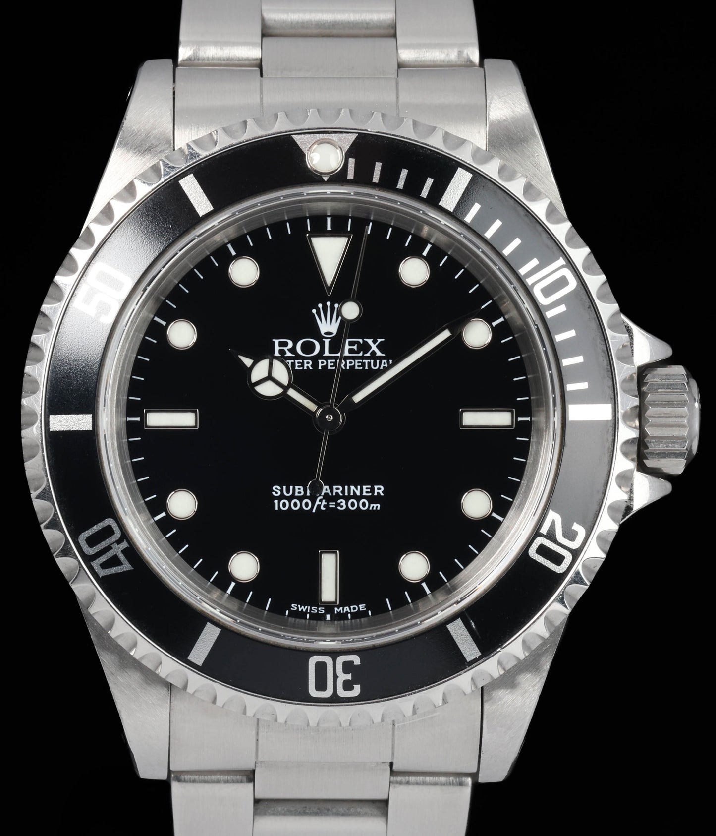 Pre-owned vintage Rolex Submariner 14060M 40MM 2004 | Full Set | Crown Vintage Watches