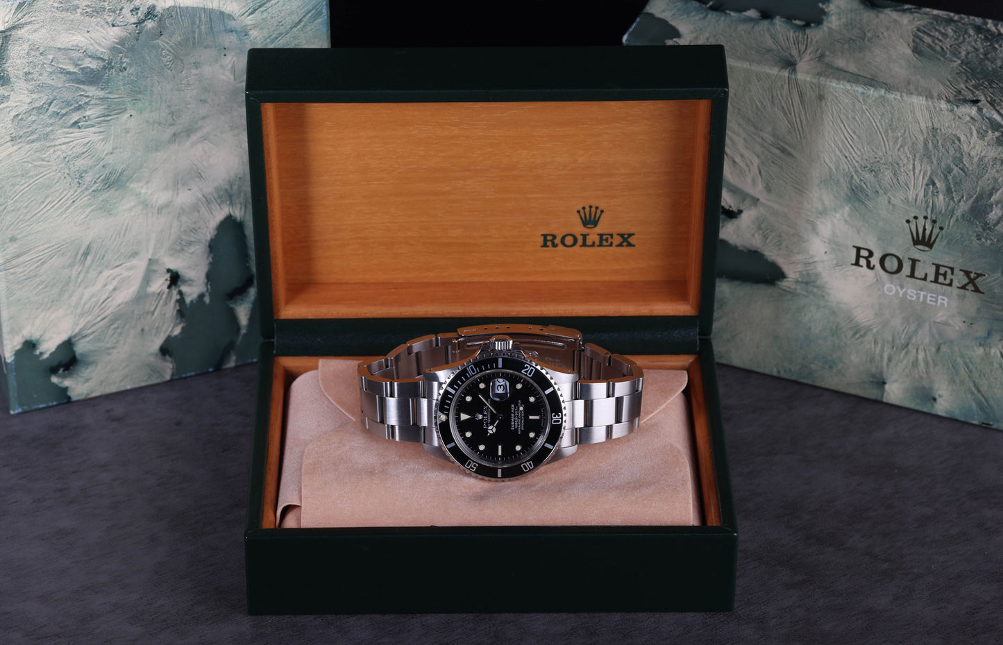 Pre-owned vintage Rolex Submariner Date 40MM 168000 | 1987 Watch & Box - Crown Vintage Watches