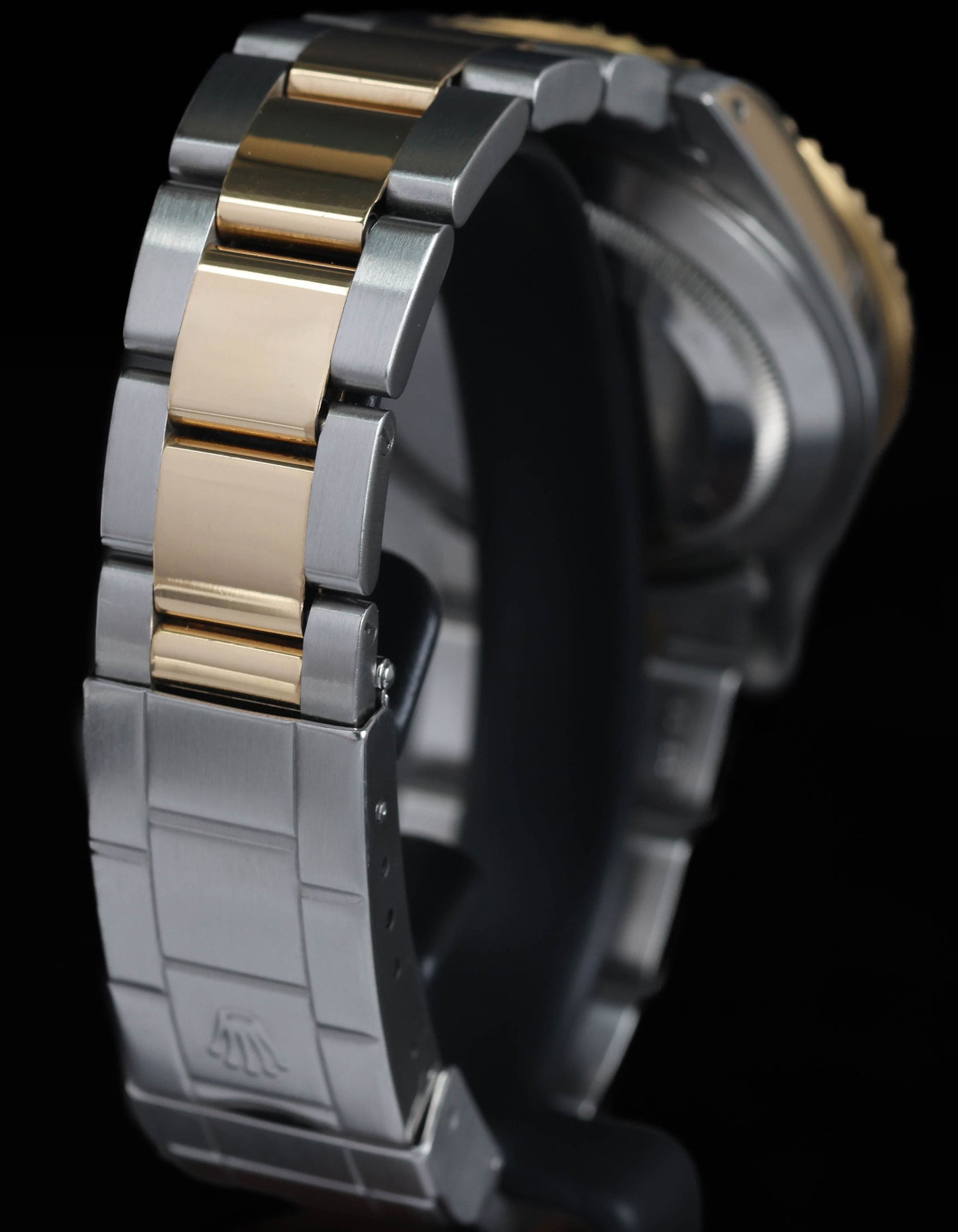 Pre-owned vintage Rolex Submariner Date Two-Tone 16613LB 40MM 1997 Box & Paper | Crown Vintage Watches