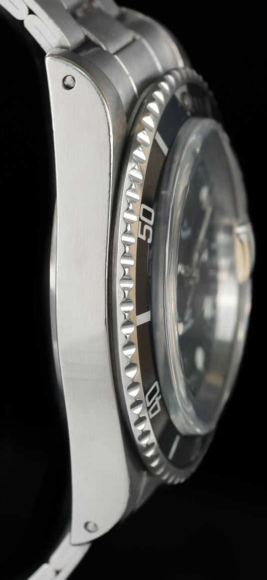 Pre-owned vintage Tudor Submariner 79090 40MM 1992| Crown Vintage Watches