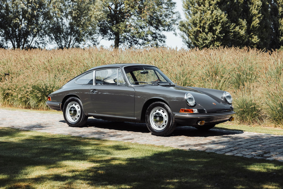 Heuer Carrera 2447 and the Short Wheelbase Porsche 911