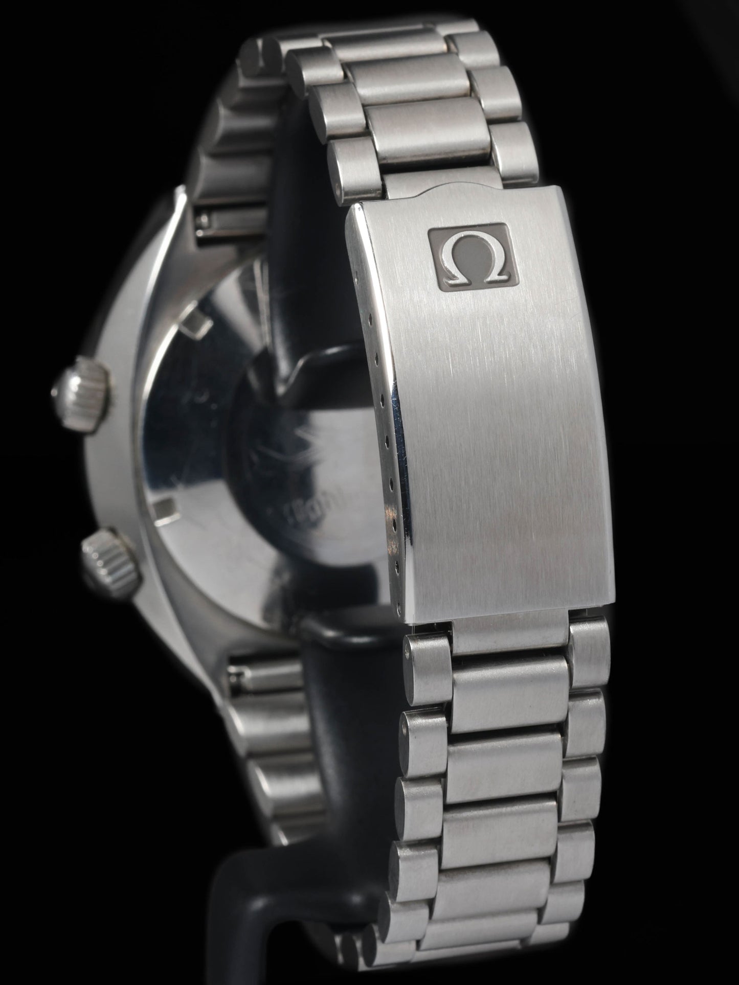 Pre-owned vintage Omega Flightmaster 145.026 43MM 1960s | Crown Vintage Watches