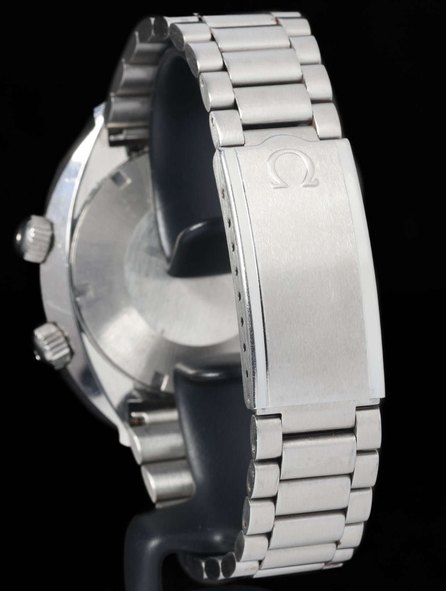 Preowned vintage Omega Flightmaster 145.026 44mm 1970s | Crown Vintage Watches