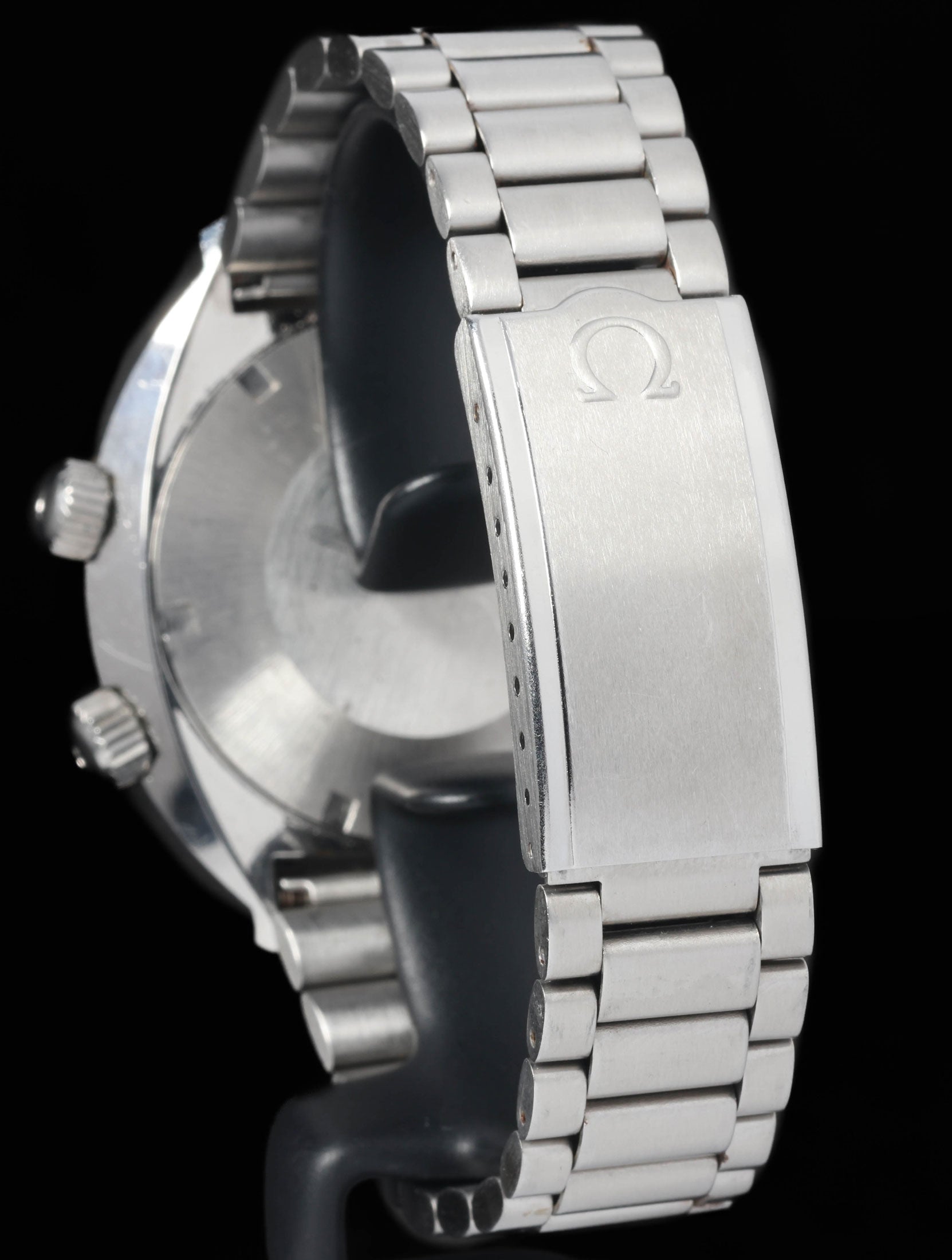 Preowned vintage Omega Flightmaster 145.026 44mm 1970s | Crown Vintage Watches