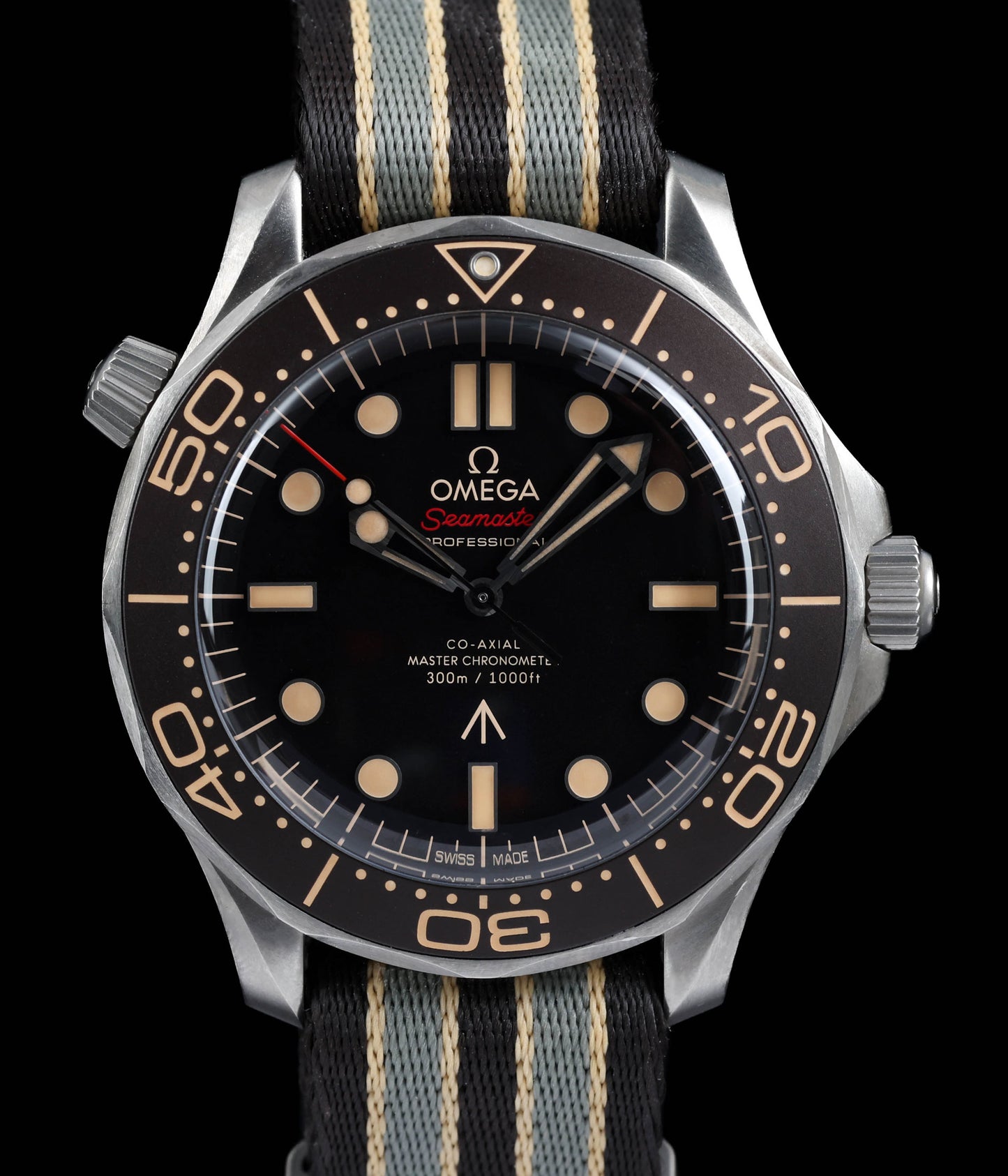 Pre-owned vintage Omega Seamaster 300M 'No time to Die' Ref 210.92.42.20.01.001 42MM 2021 | Crown Vintage Watches