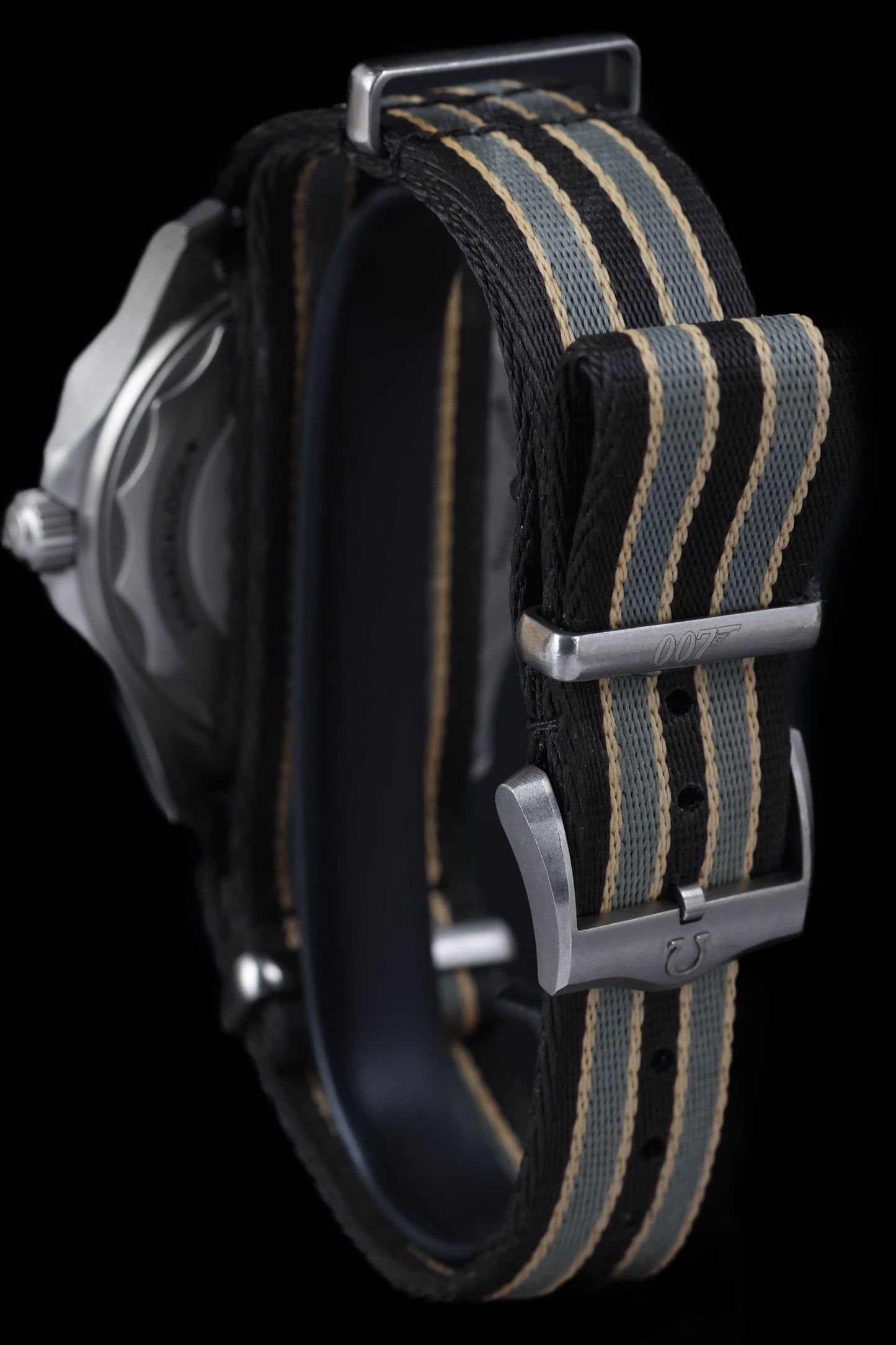Pre-owned vintage Omega Seamaster 300M 'No time to Die' Ref 210.92.42.20.01.001 42MM 2021 | Crown Vintage Watches