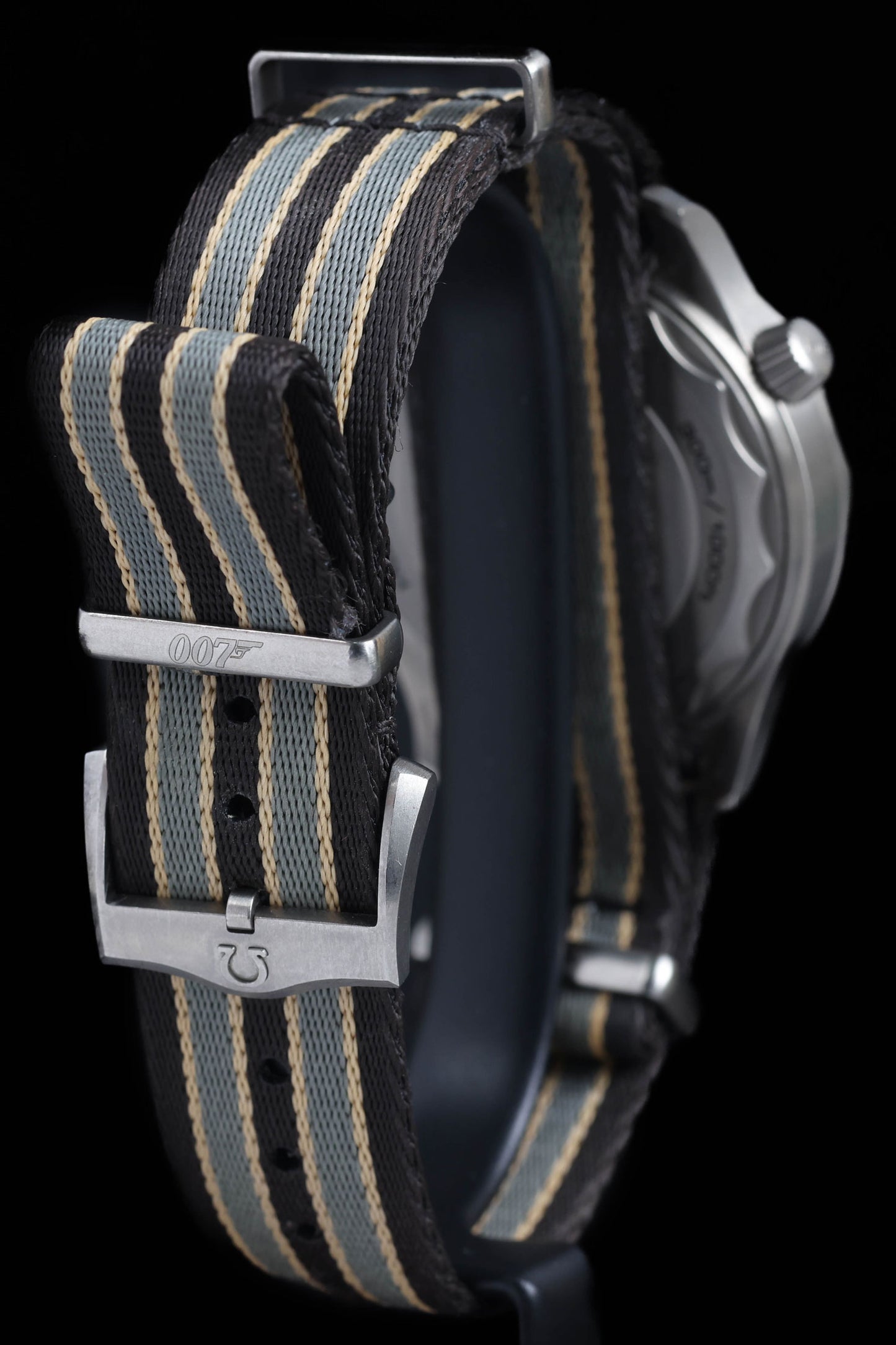Pre-owned vintage Omega Seamaster 300M 'No time to Die' Ref 210.92.42.20.01.001 42MM 2021 | Crown Vintage Watches
