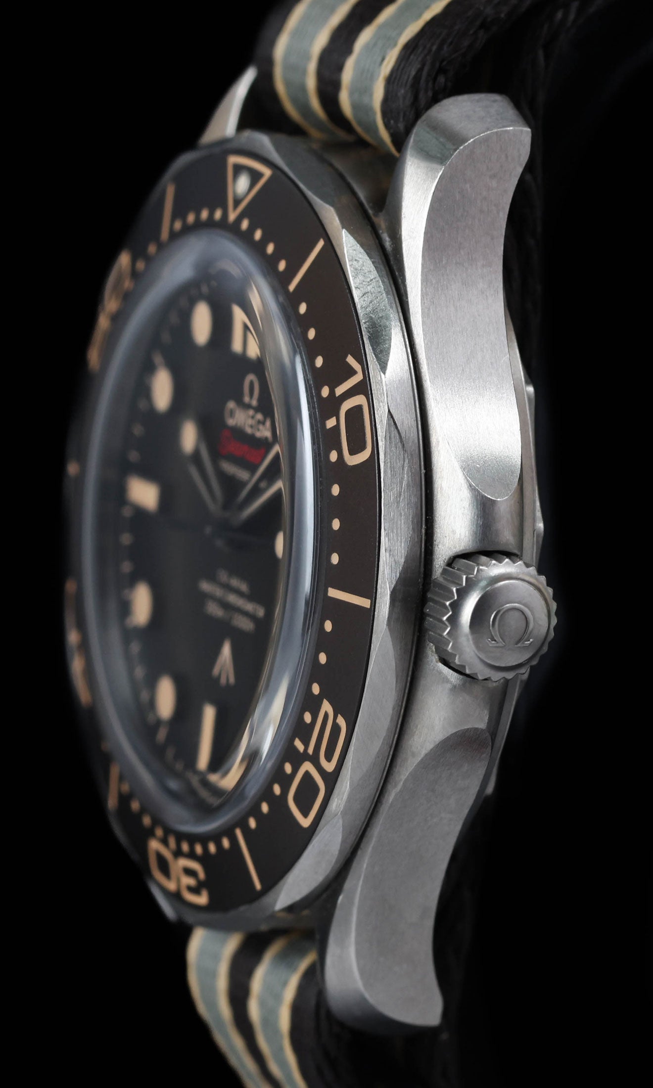 Pre-owned vintage Omega Seamaster 300M 'No time to Die' Ref 210.92.42.20.01.001 42MM 2021 | Crown Vintage Watches