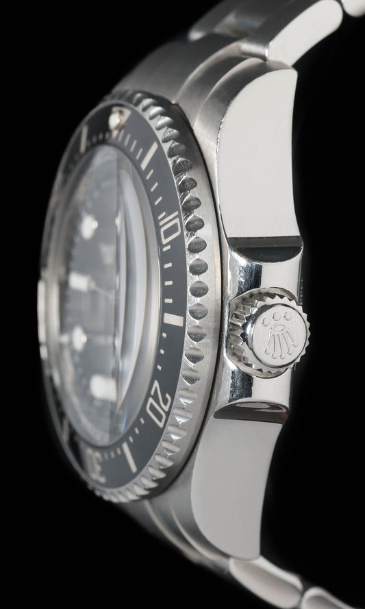 Pre-owned vintage Rolex Deep Sea Dweller 44MM 116660 | 2009 - Crown Vintage Watches
