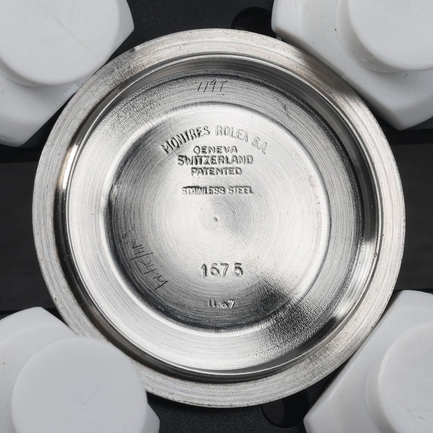 Preowned vintage Rolex GMT Master 1675 'Fuchsia' Pepsi 40MM 1968 | Crown Vintage Watches