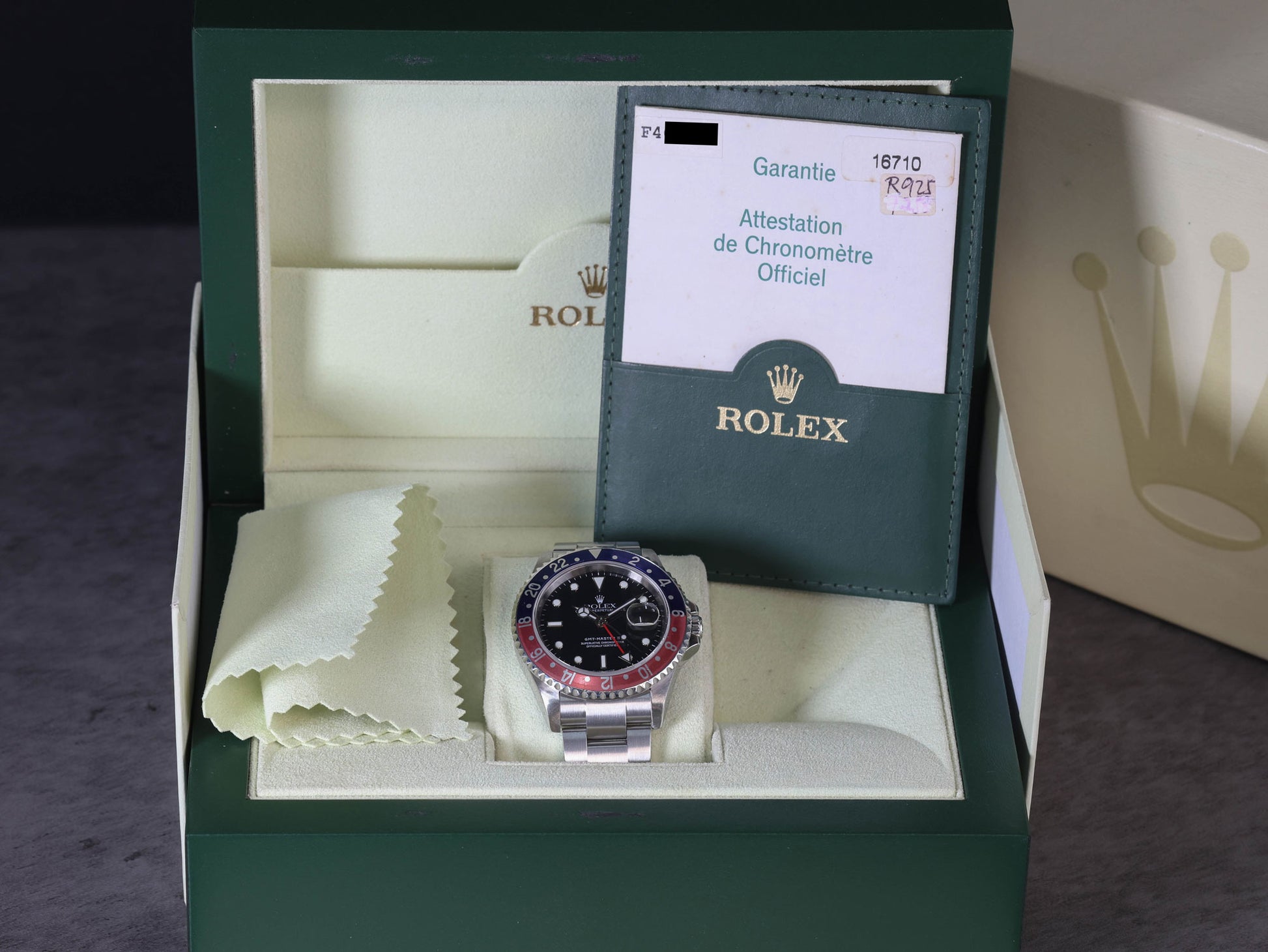 Pre-owned vintage Rolex GMT Master II 16710 'Pepsi' 40MM 2004 Box & Papers | Crown Vintage Watches