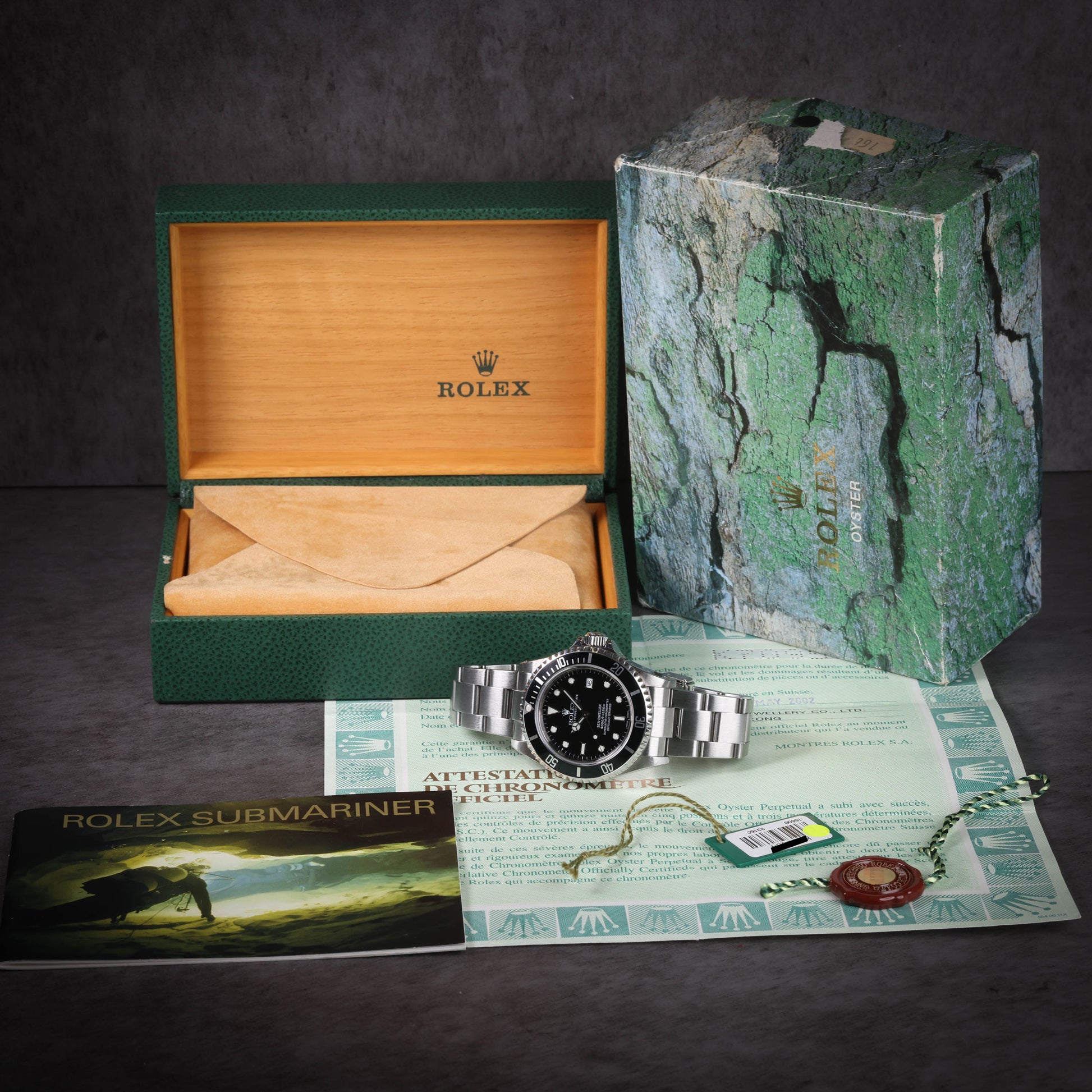 Preowned vintage Rolex Sea Dweller 40MM 'SD4K' 16600 2001 Box & Papers | Crown Vintage Watches