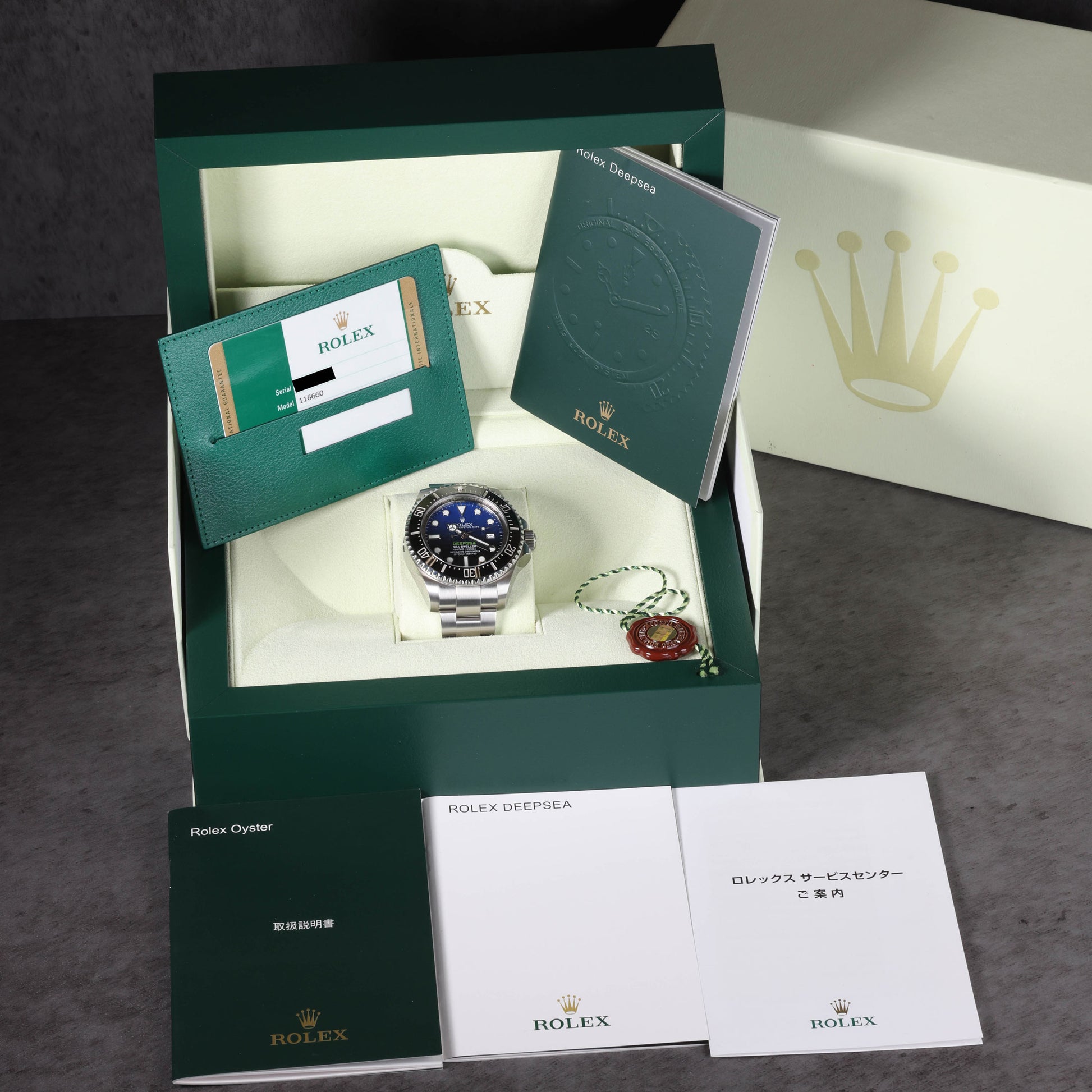 Pre-owned vintage Rolex Sea Dweller Deep Sea 116660 'James Cameron' 44MM 2014 | Crown Vintage Watches