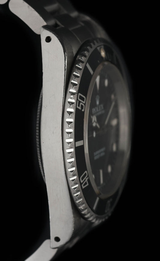 Pre-owned vintage Rolex Submariner 14060 40mm 1995 | Crown Vintage Watches
