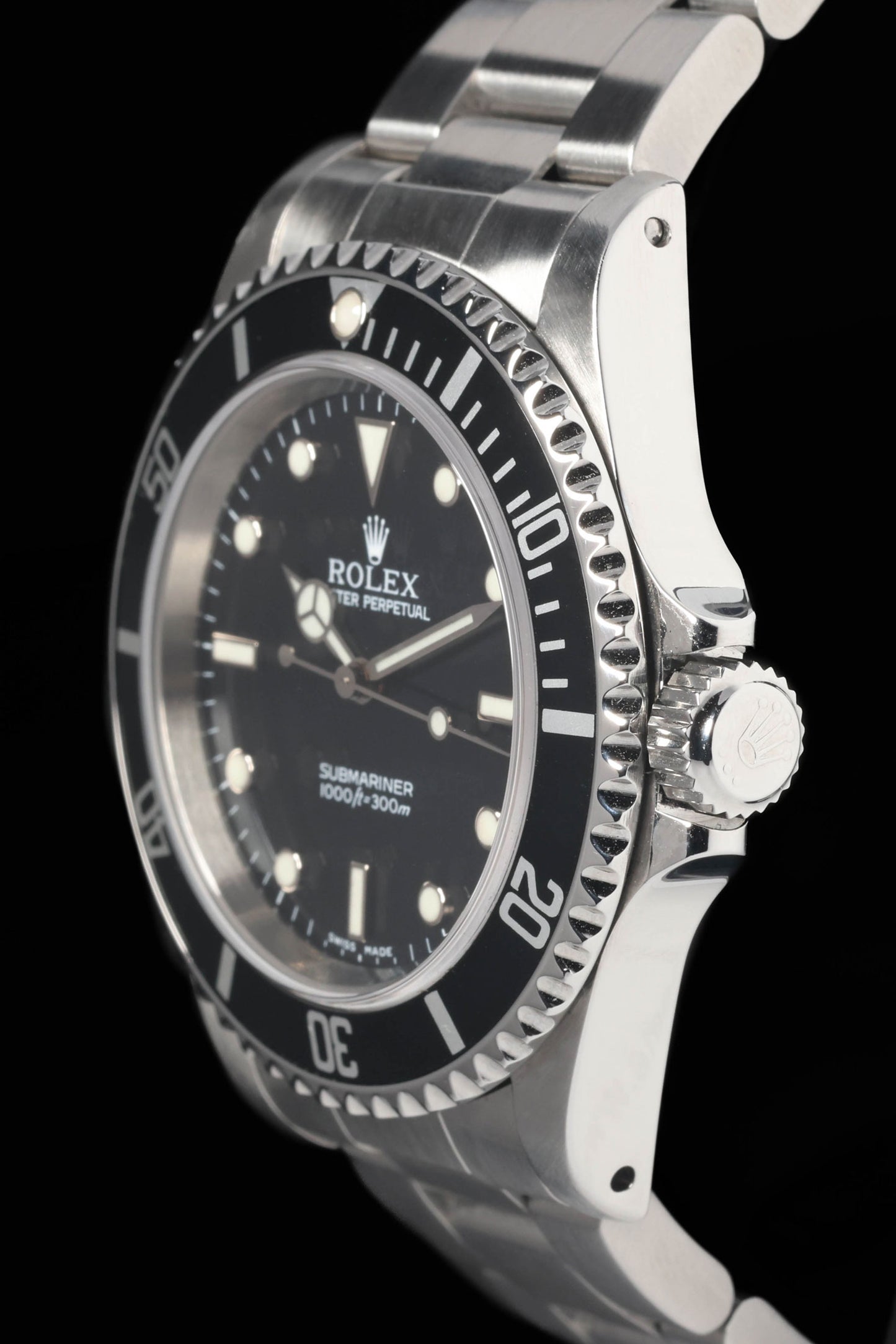 Preowned vintage Rolex Submariner 14060M 40MM 2000  | Crown Vintage Watches