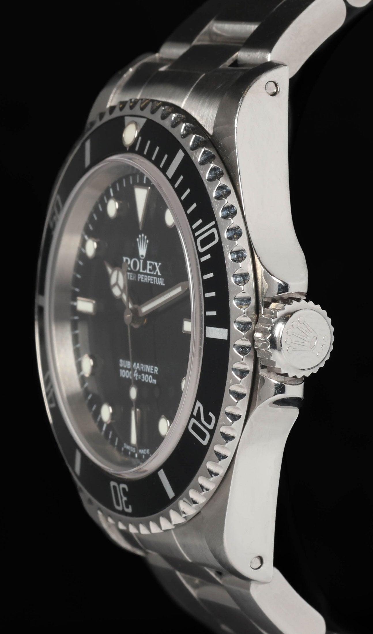 Pre-owned vintage  Rolex Submariner 14060M 40MM 2002 | Box & Papers | Crown Vintage Watches