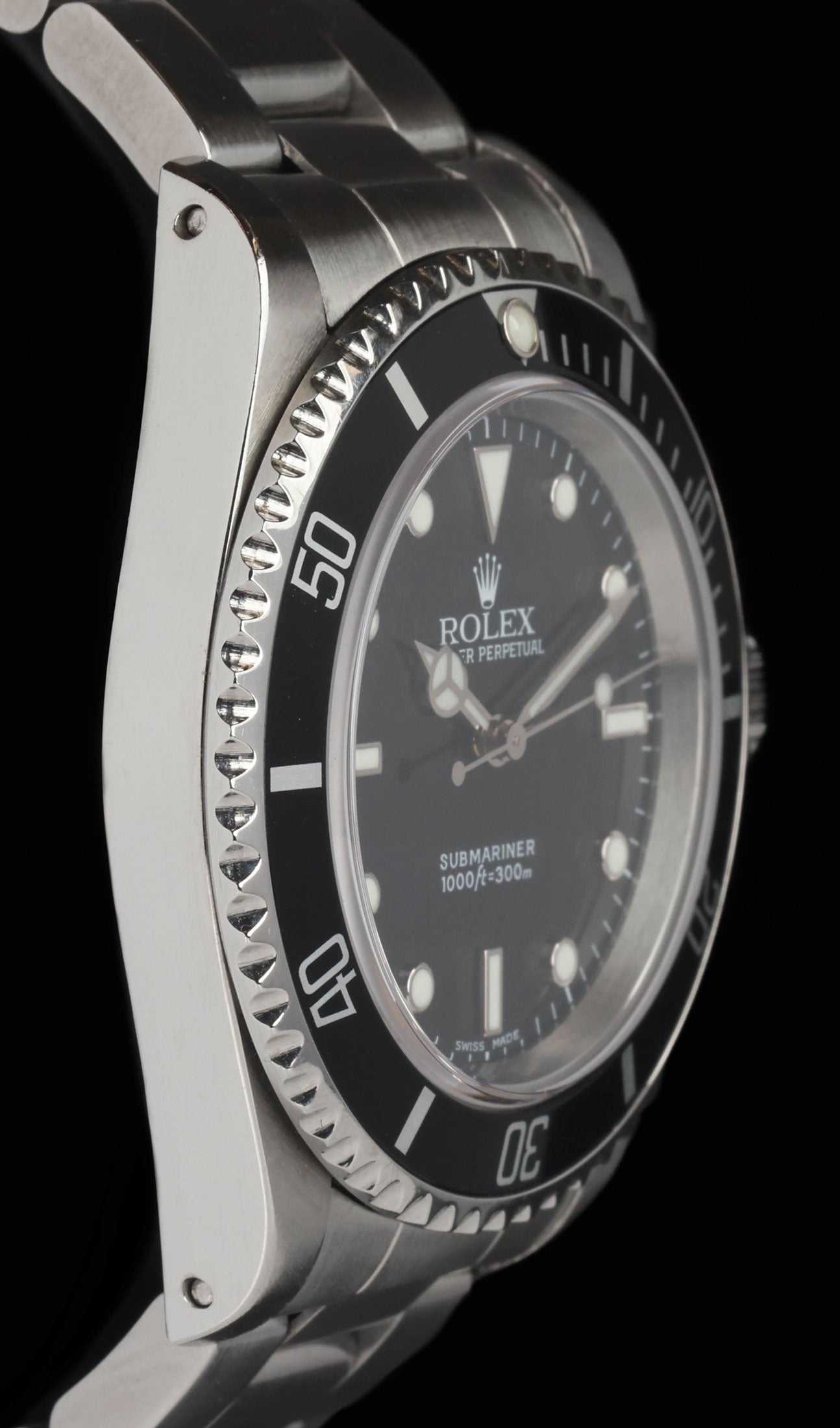 Pre-owned vintage  Rolex Submariner 14060M 40MM 2002 | Box & Papers | Crown Vintage Watches