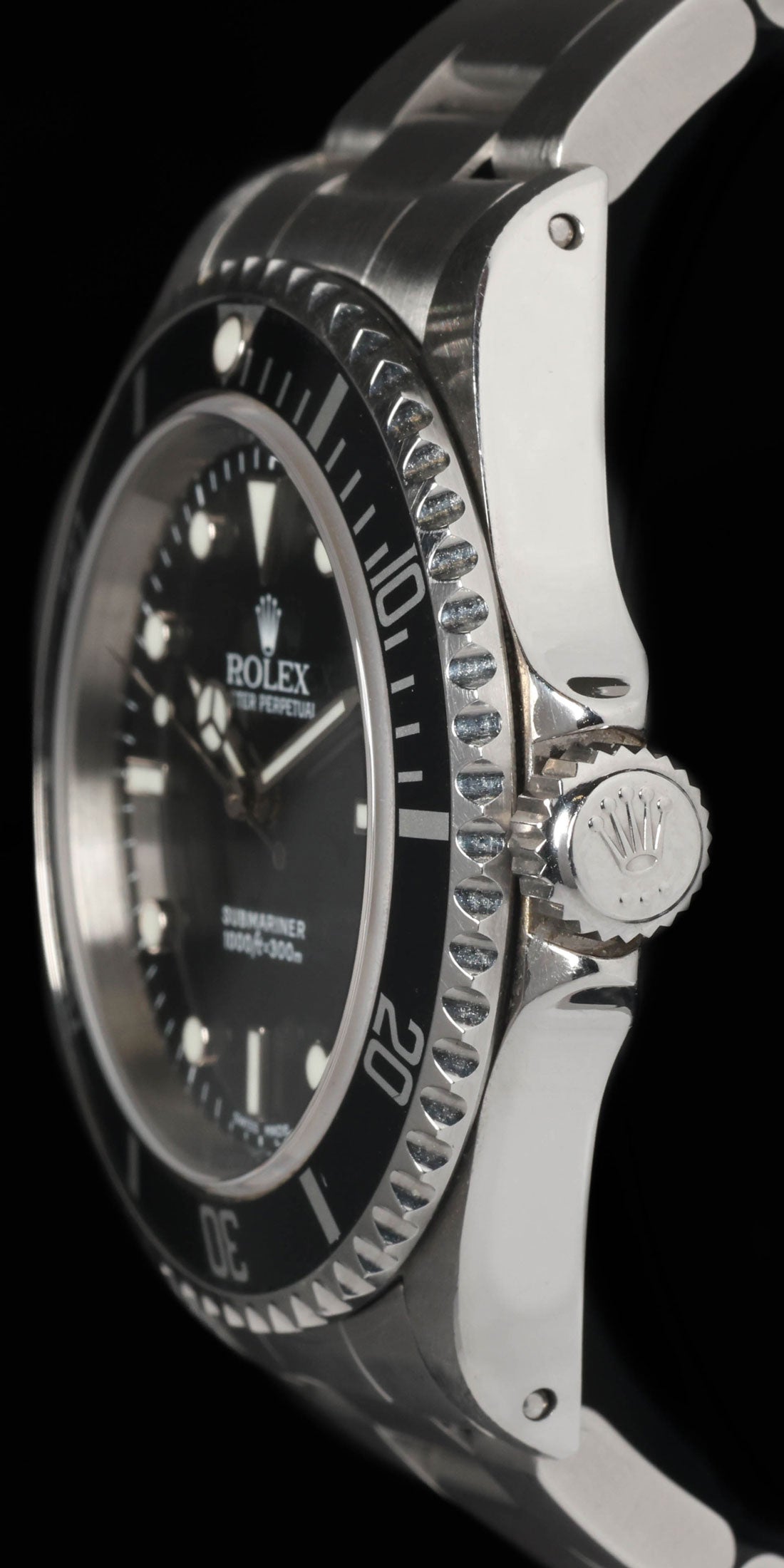 Pre-owned vintage Rolex Submariner 14060M 40MM 2004 | Full Set | Crown Vintage Watches