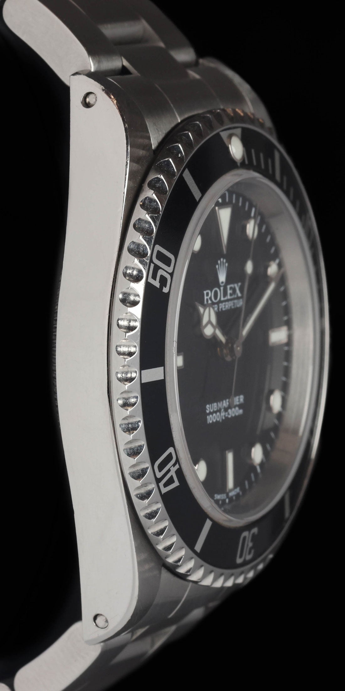 Pre-owned vintage Rolex Submariner 14060M 40MM 2004 | Full Set | Crown Vintage Watches
