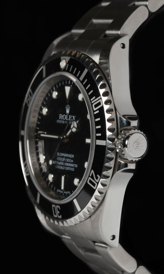 Pre-owned vintage Rolex Submariner 14060M 40MM 2007 | Box & Booklet | Crown Vintage Watches