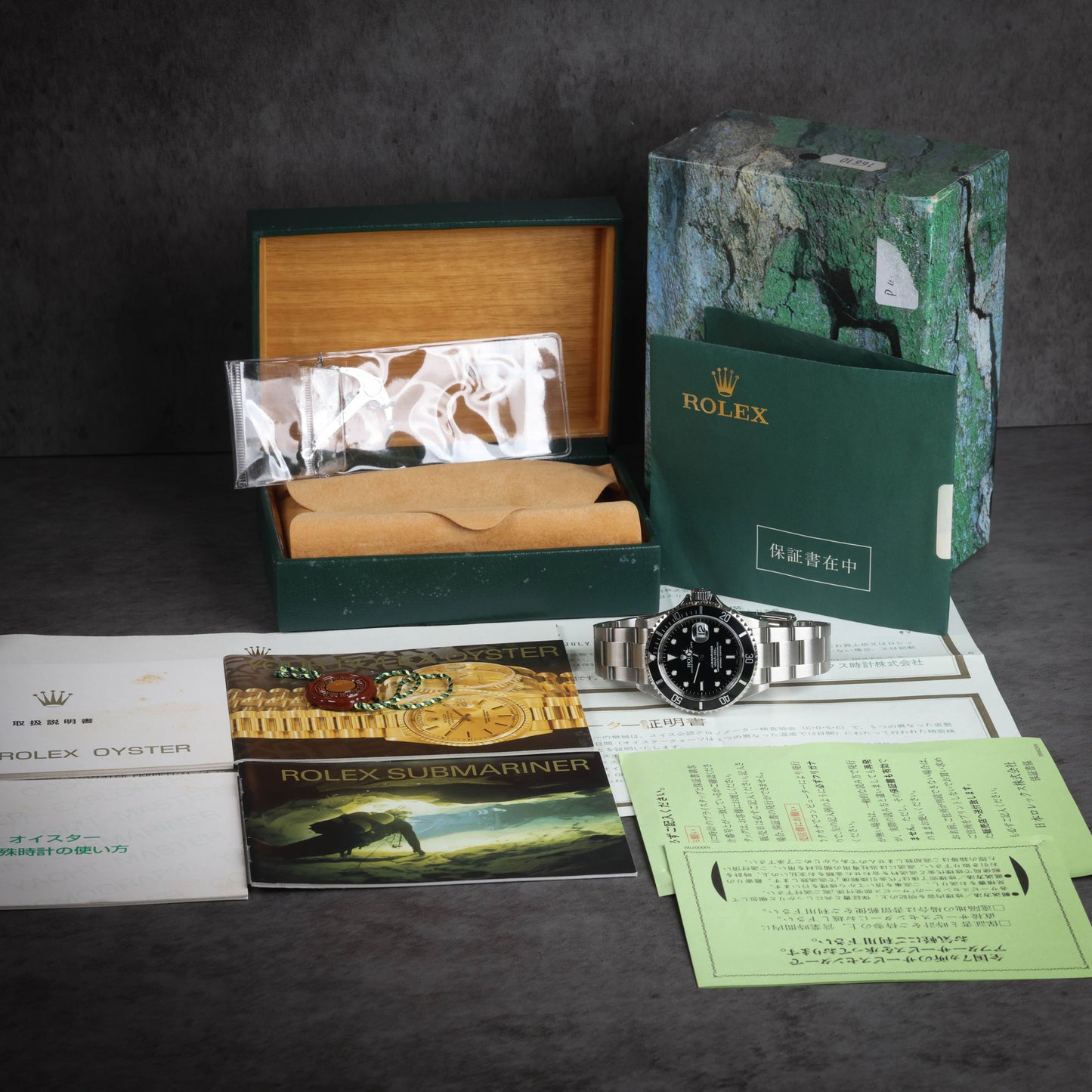 Preowned vintage Rolex Submariner 16610 40mm 1999 Box & Papers | Crown Vintage Watches