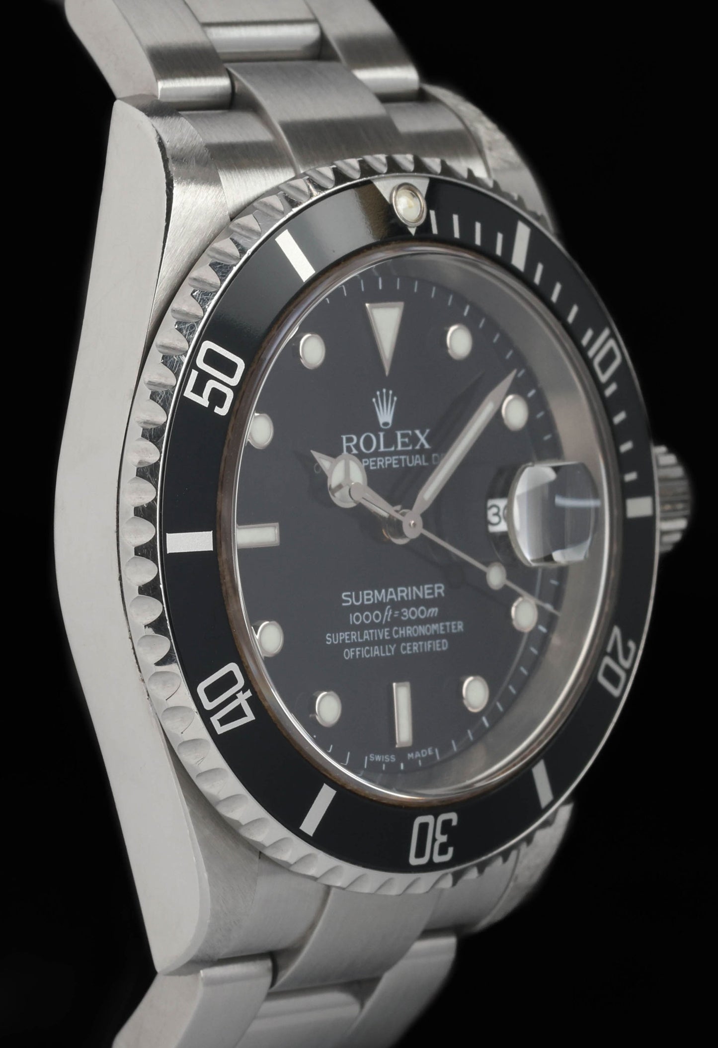 Pre-owned vintage Rolex Submariner 16610 40mm 2004 Full Set | Crown Vintage Watches
