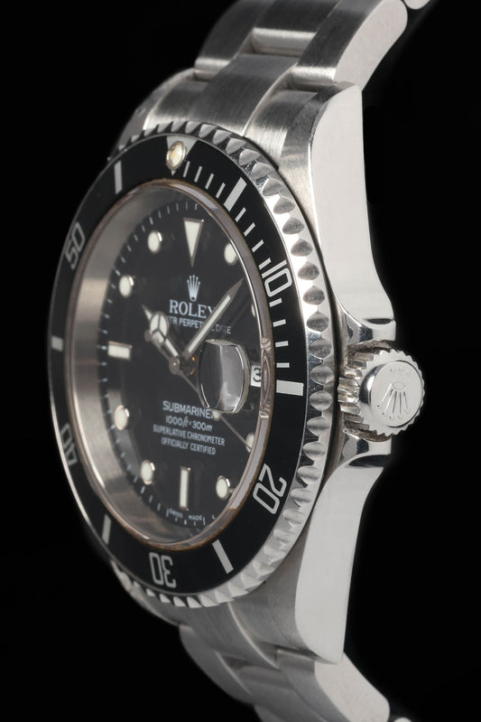 Pre-owned vintage Rolex Submariner 16610 40mm 2004 Full Set | Crown Vintage Watches