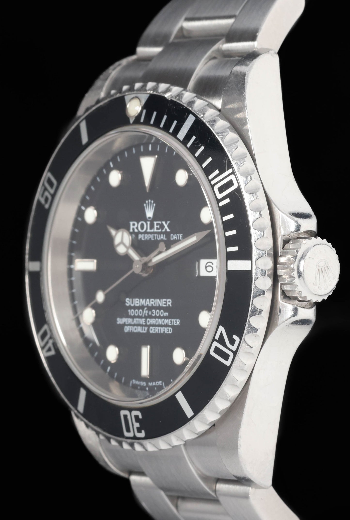Preowned vintage Rolex Submariner 16610 40mm 2007 | Crown Vintage Watches