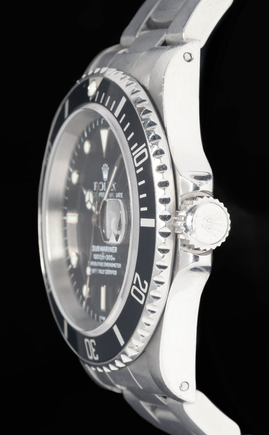 Preowned vintage Rolex Submariner 16610 'Swiss only' 40mm 1999 | Crown Vintage Watches