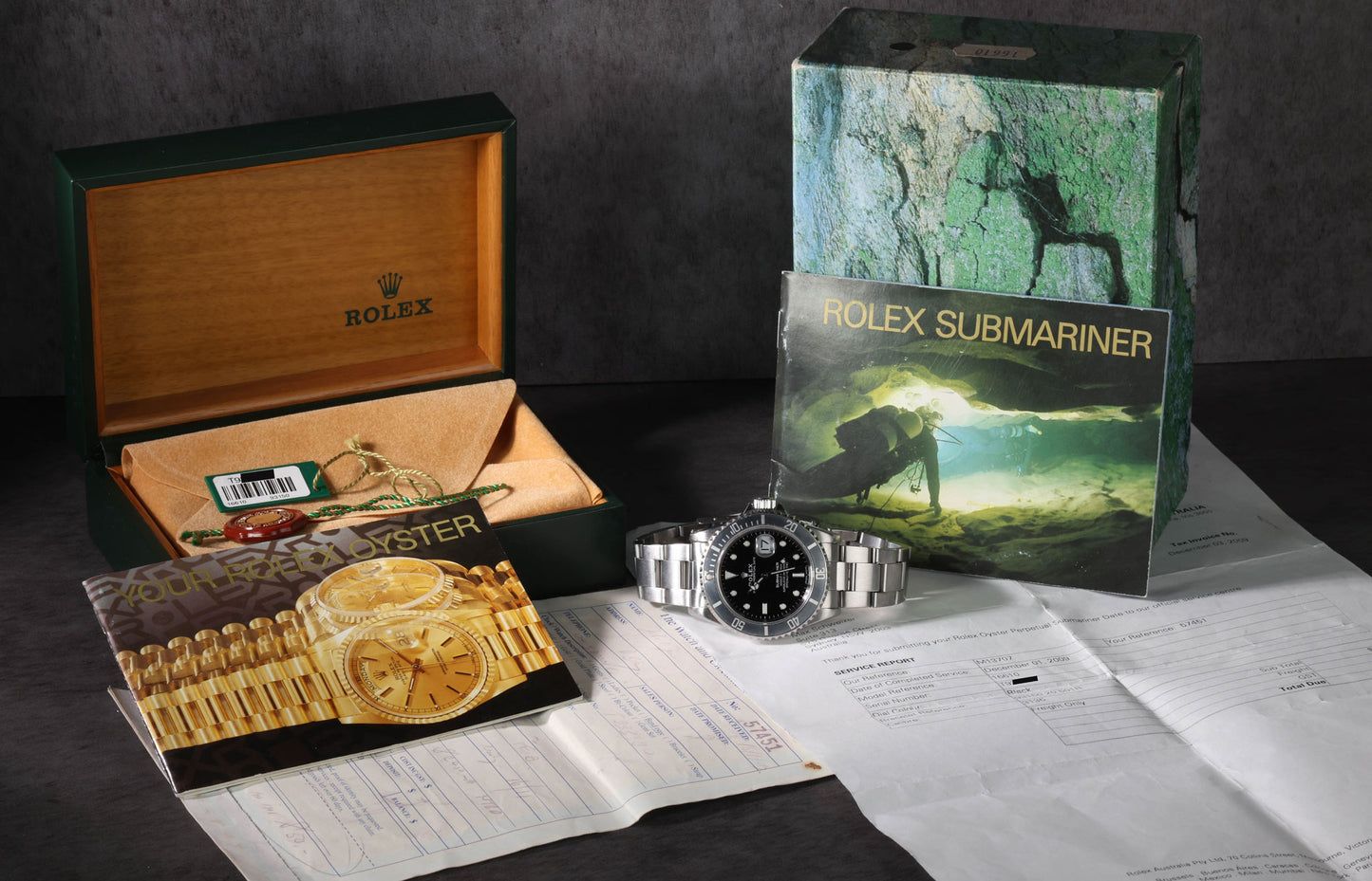 Pre-owned vintage Rolex Submariner 40mm 16610 1996 Box & Papers | Crown Vintage Watches