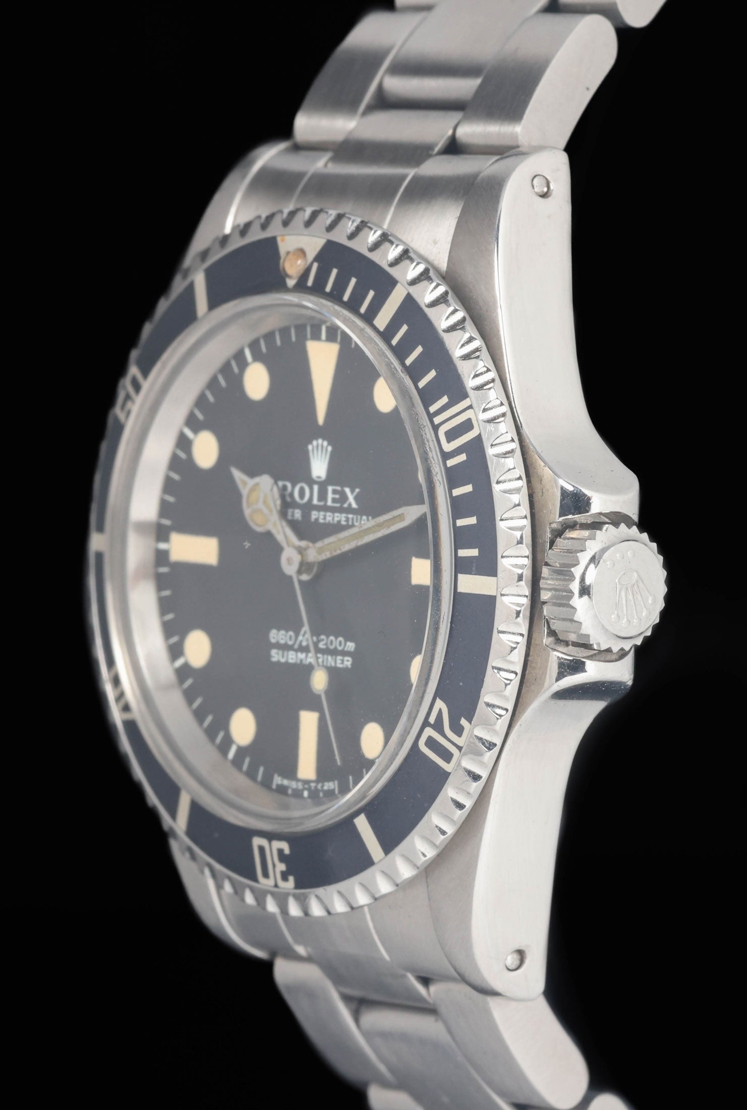 Preowned vintage Rolex Submariner 5513 'Serif Dial' 40mm 1978 | Crown Vintage Watches