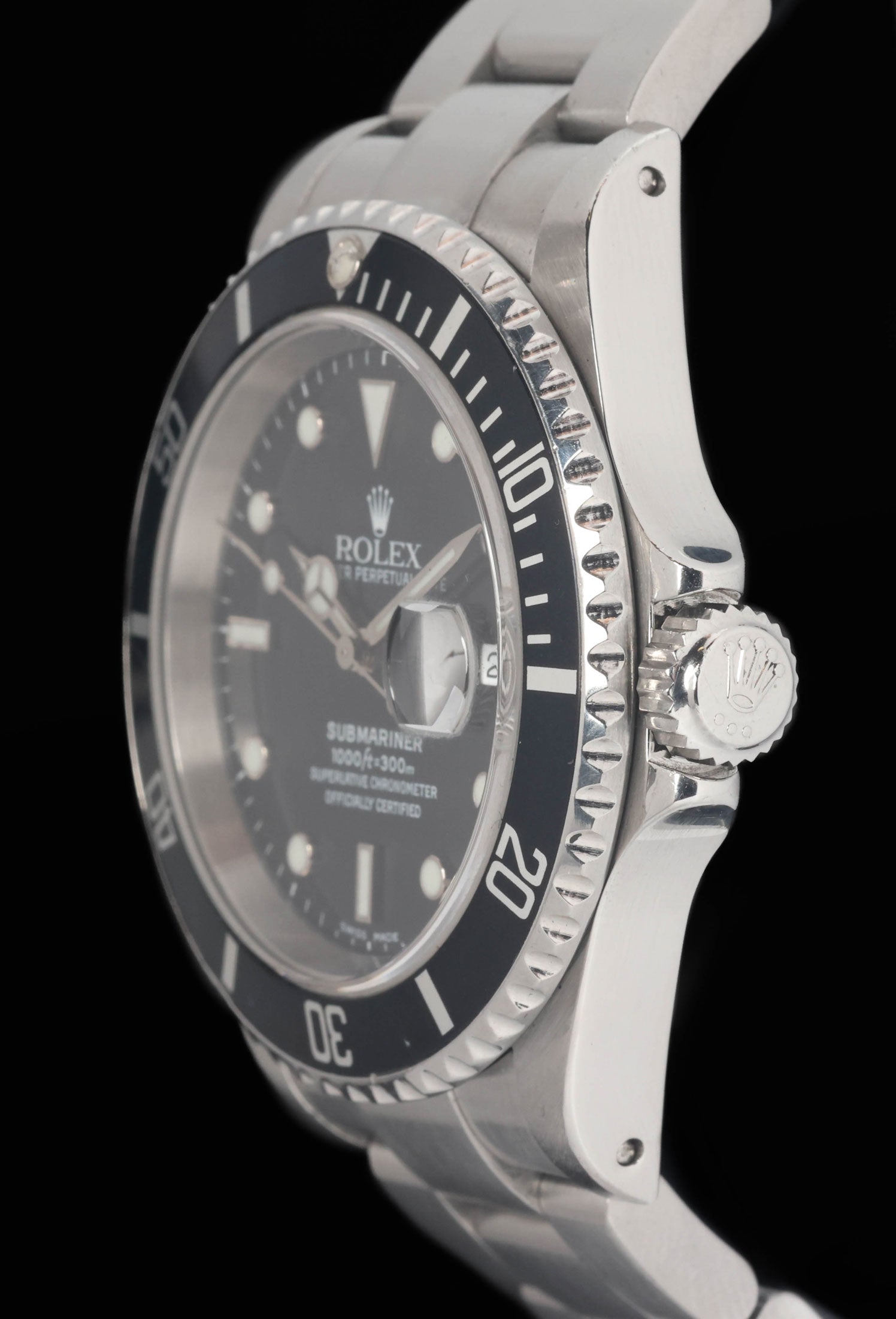 Preowned vintage Rolex Submariner Date 16610 40mm 2001 Box & Papers | Crown Vintage Watches