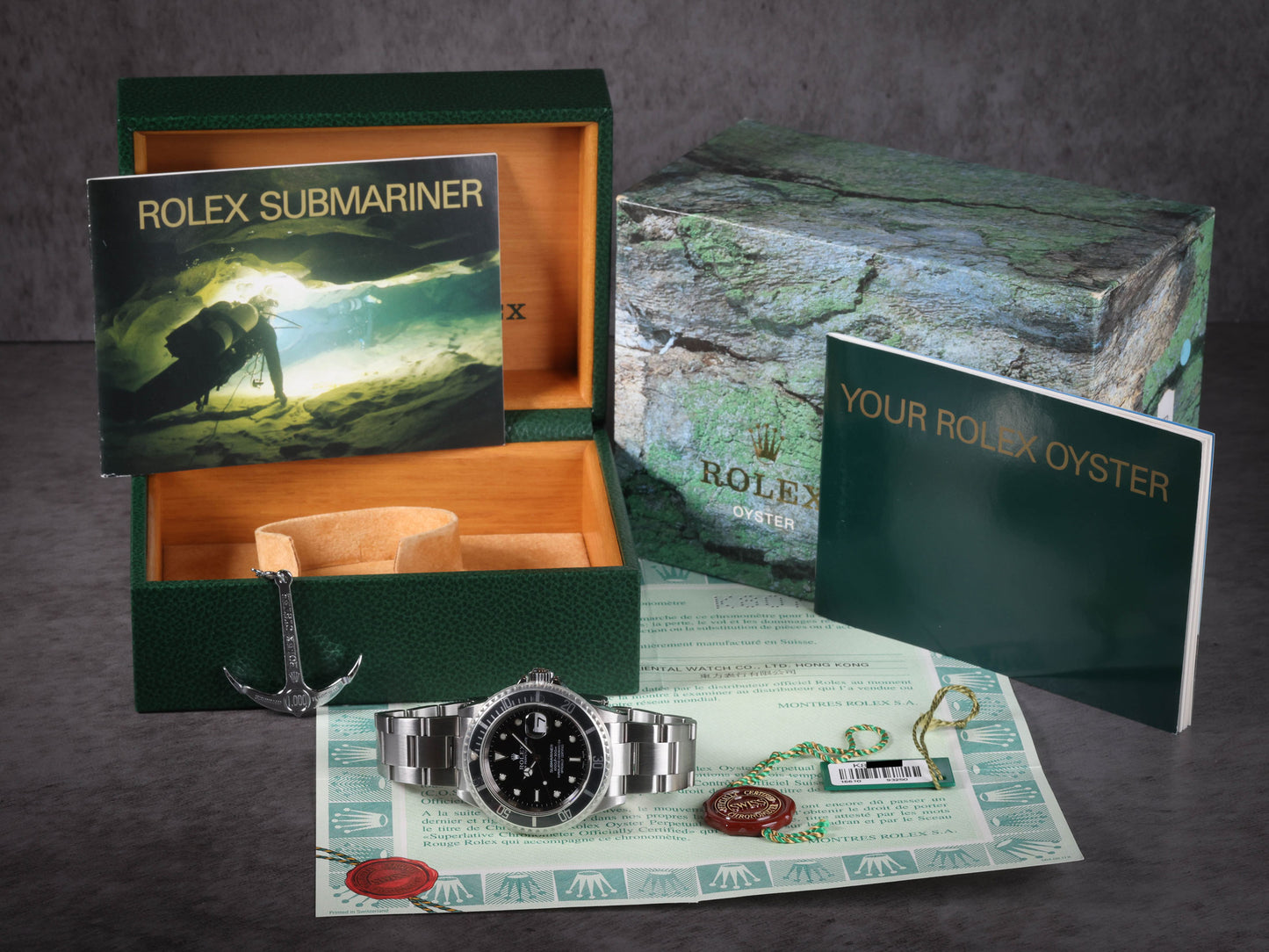Preowned vintage Rolex Submariner Date 16610 40mm 2002 Box & Papers | Crown Vintage Watches