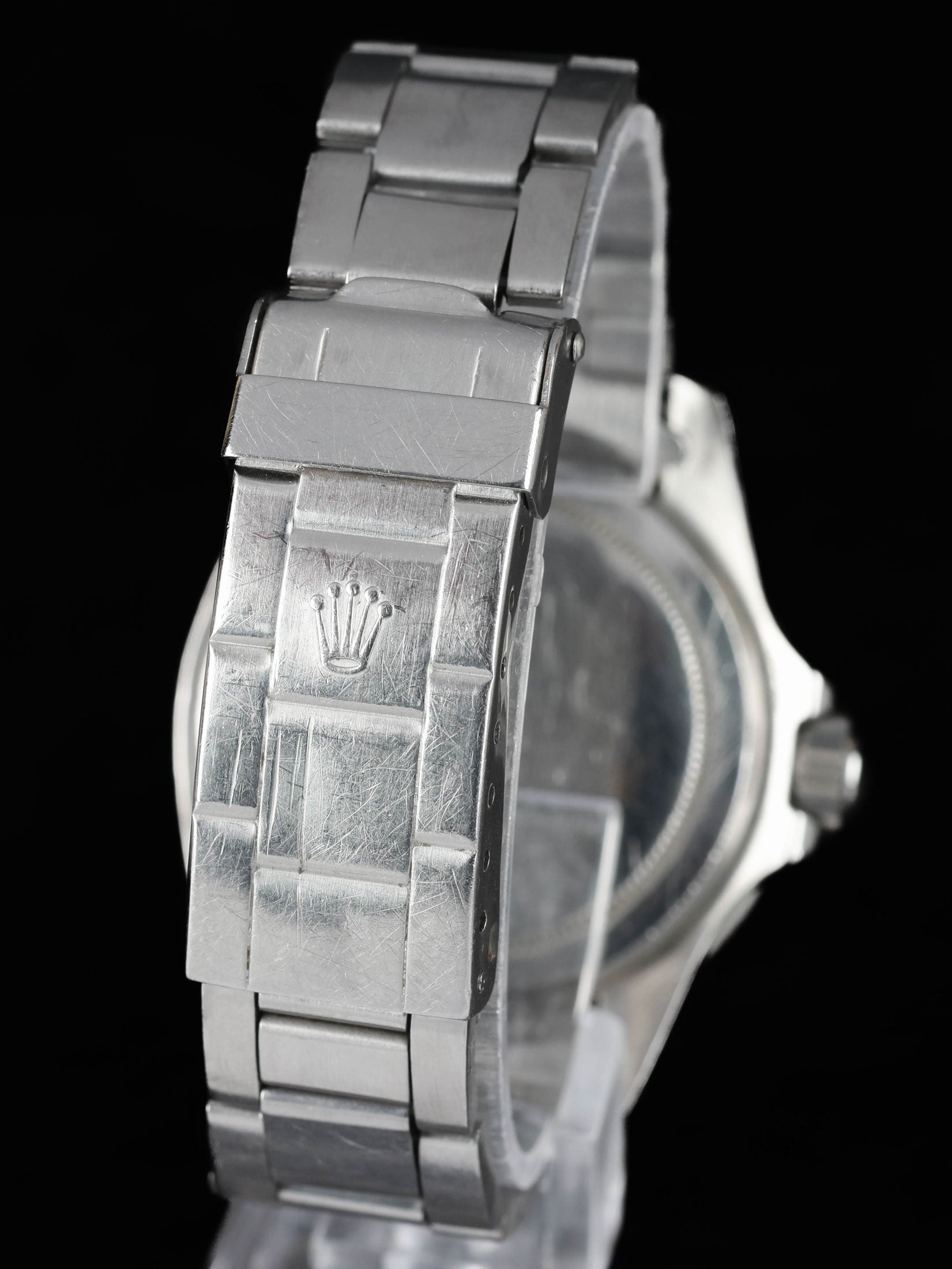 Pre-owned vintage Rolex Submariner Date 1680 'Red' 40MM 1973 | Crown Vintage Watches
