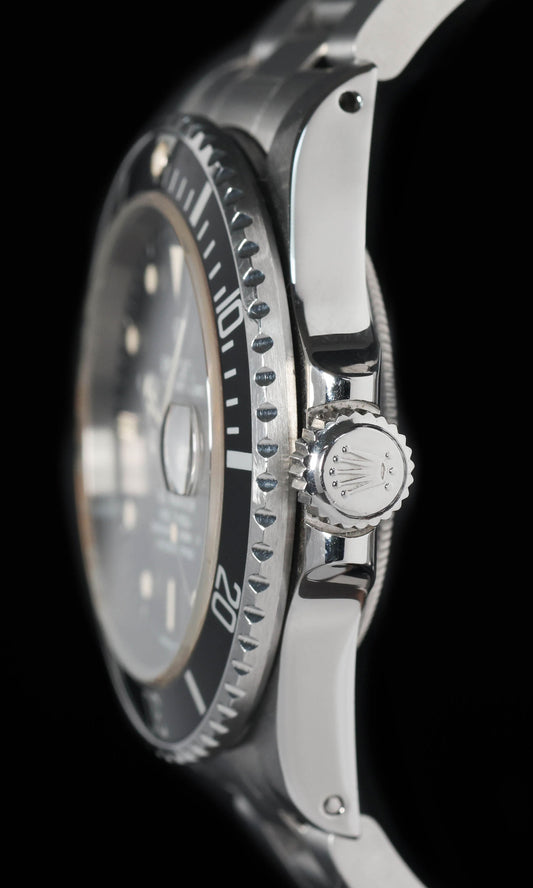 Pre-owned vintage Rolex Submariner Date 40MM 168000 | 1987 Watch & Box - Crown Vintage Watches