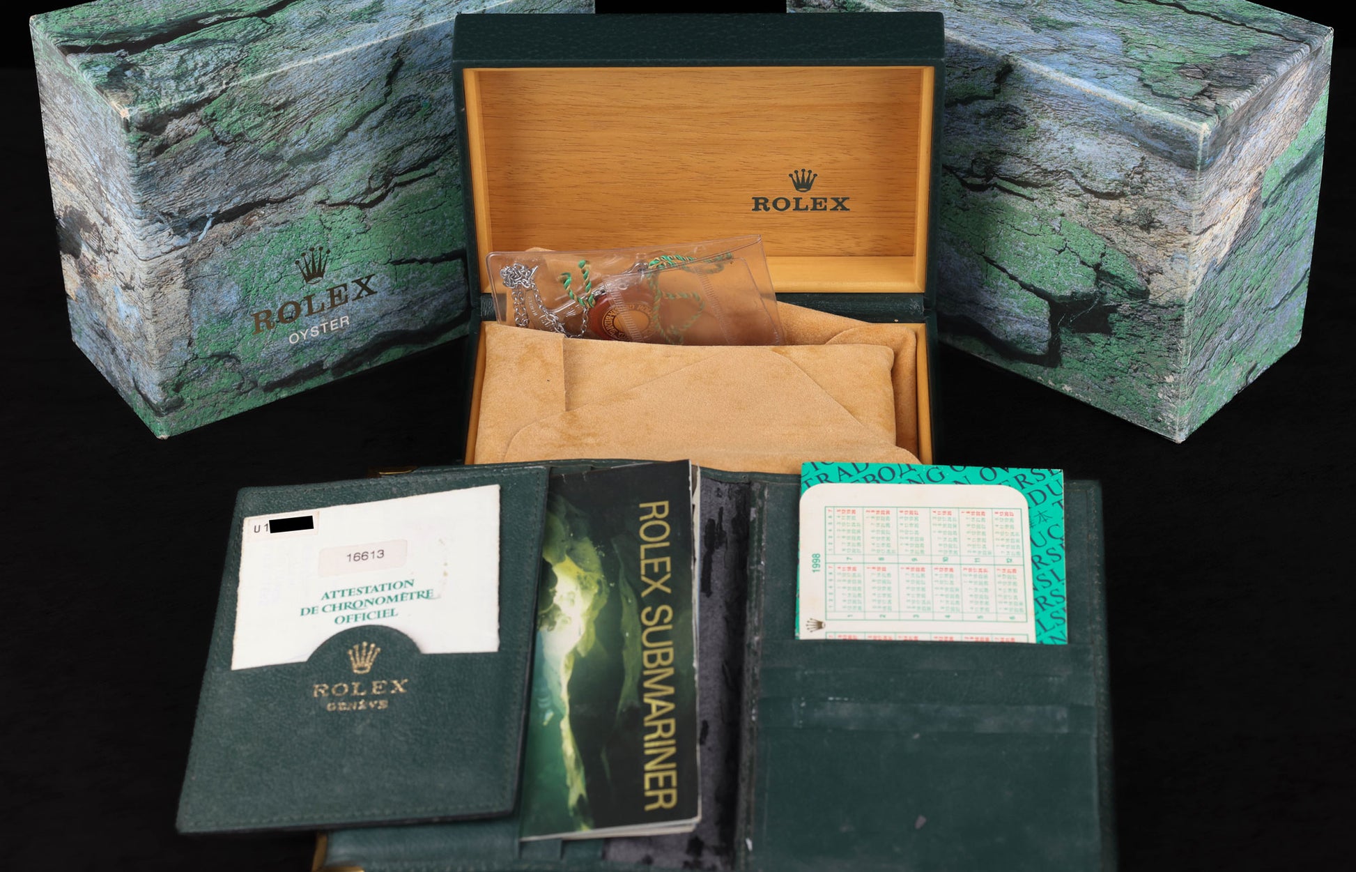 Pre-owned vintage Rolex Submariner Date Two-Tone 16613LB 40MM 1997 Box & Paper | Crown Vintage Watches