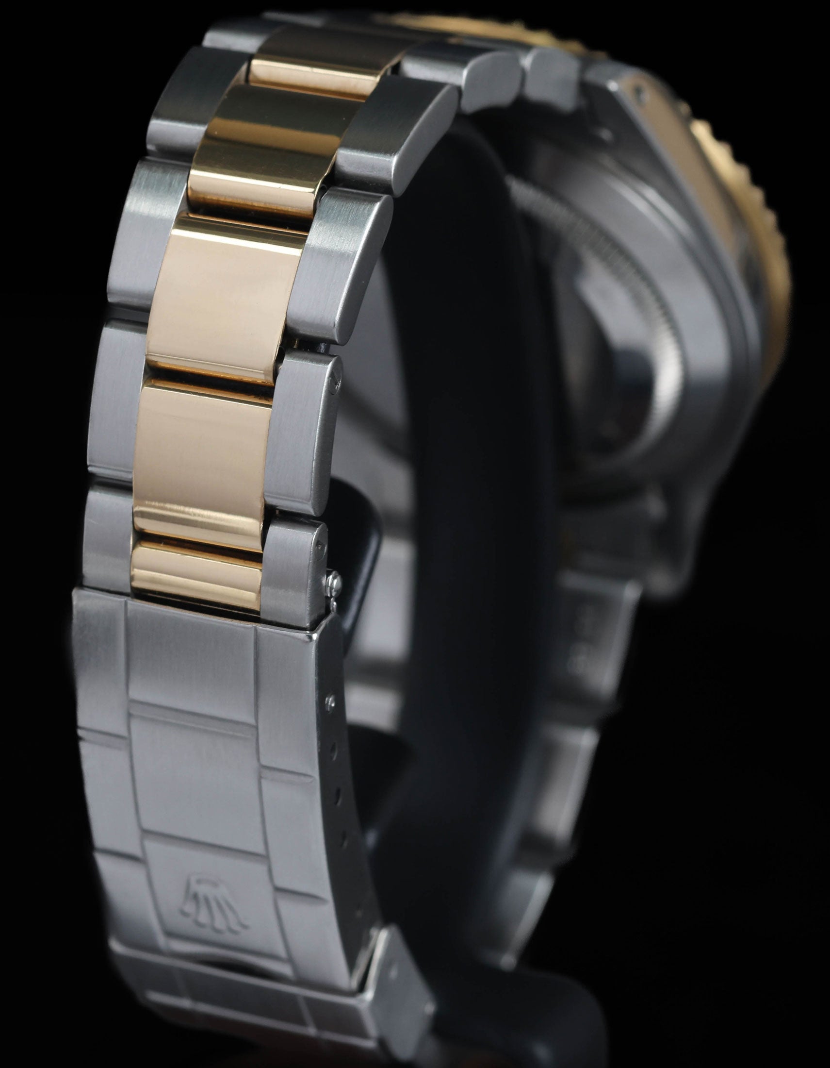 Pre-owned vintage Rolex Submariner Date Two-Tone 16613LB 40MM 1997 Box & Paper | Crown Vintage Watches