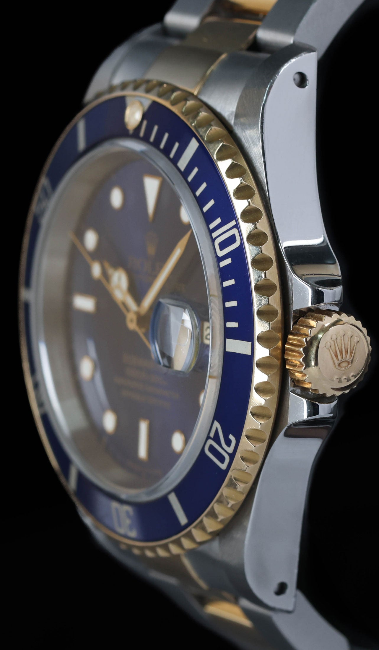 Pre-owned vintage Rolex Submariner Date Two-Tone 16613LB 40MM 1997 Box & Paper | Crown Vintage Watches