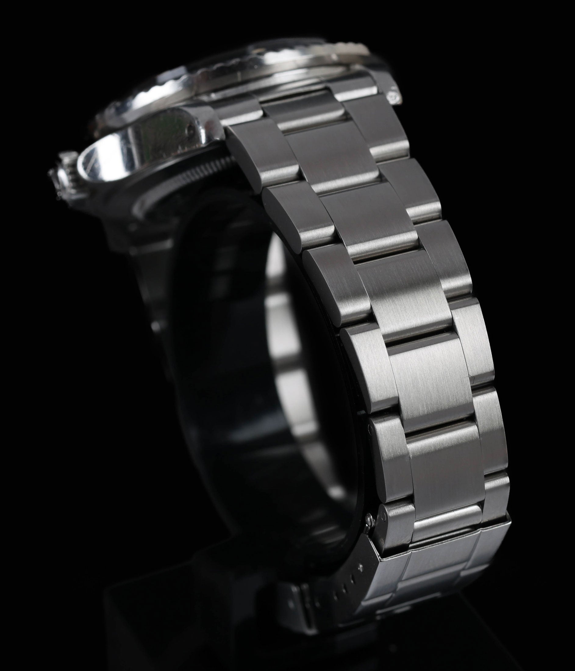 Rolex Sea-Dweller 'Double Red' 40MM MK III 1665 | 1974 | Crown Vintage Watches