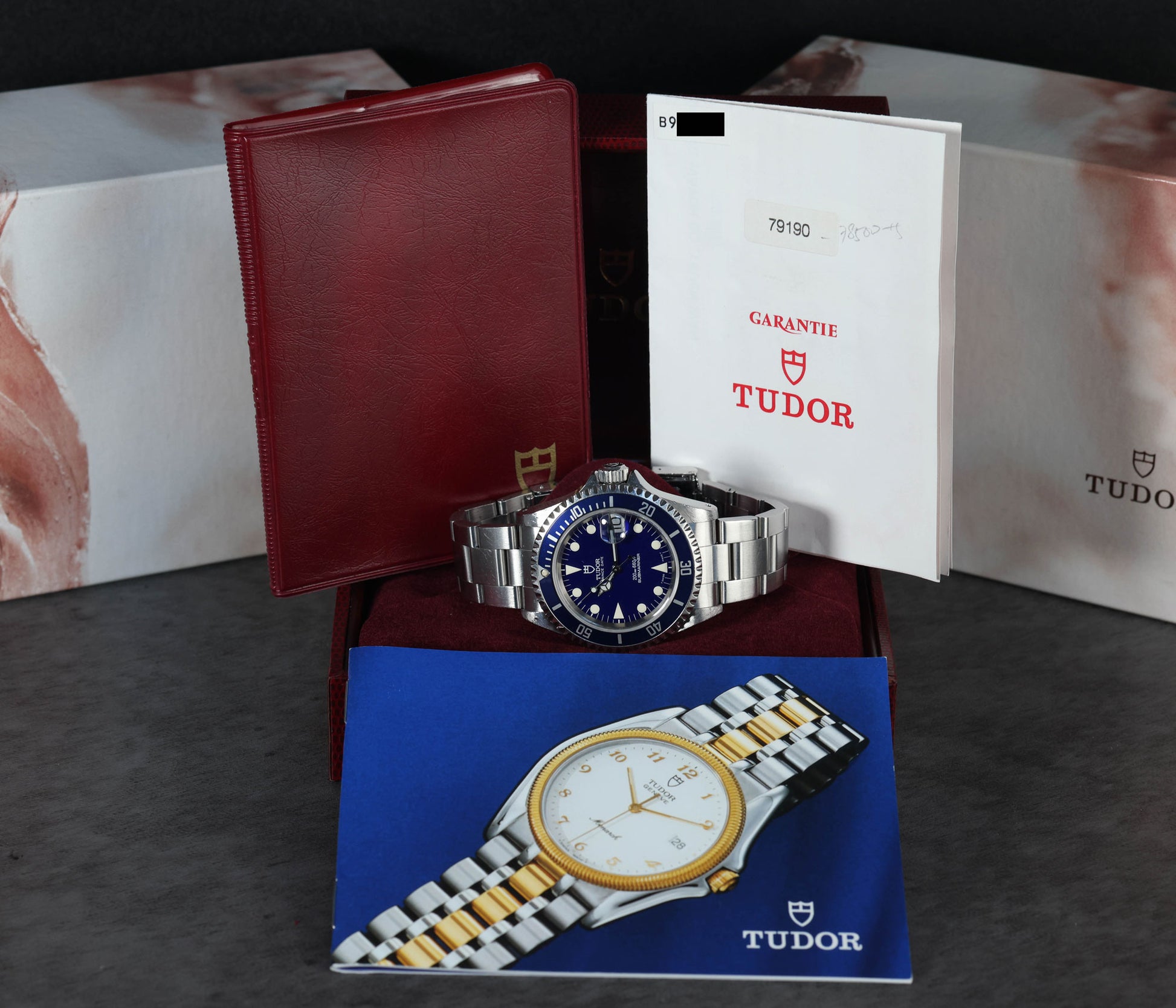Pre-owned vintage Tudor Submariner Date 'Blue' 39mm 1997 Full-set | Crown Vintage Watches