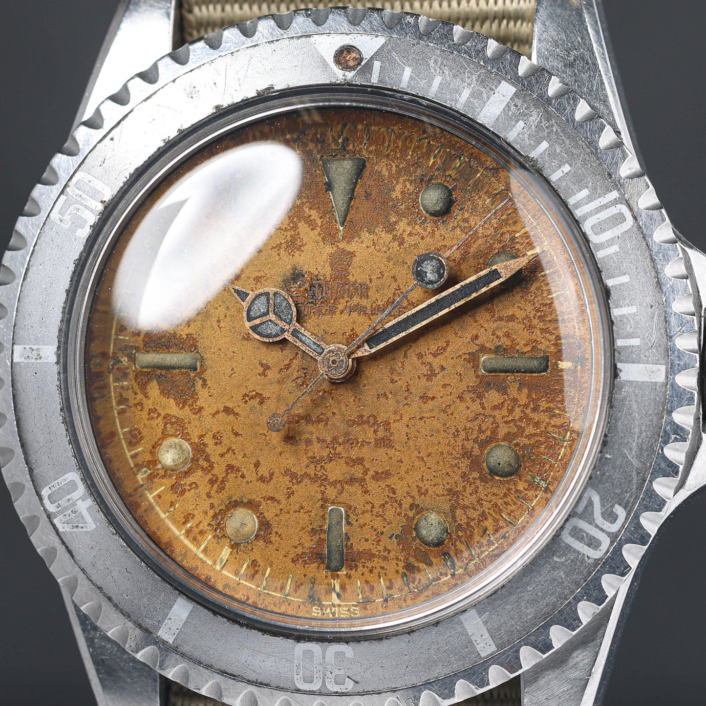 Preowned vintage Tudor Submariner Oyster-Prince 7928 'Tropical' Eagle Beak 40MM 1960 | Crown Vintage Watches