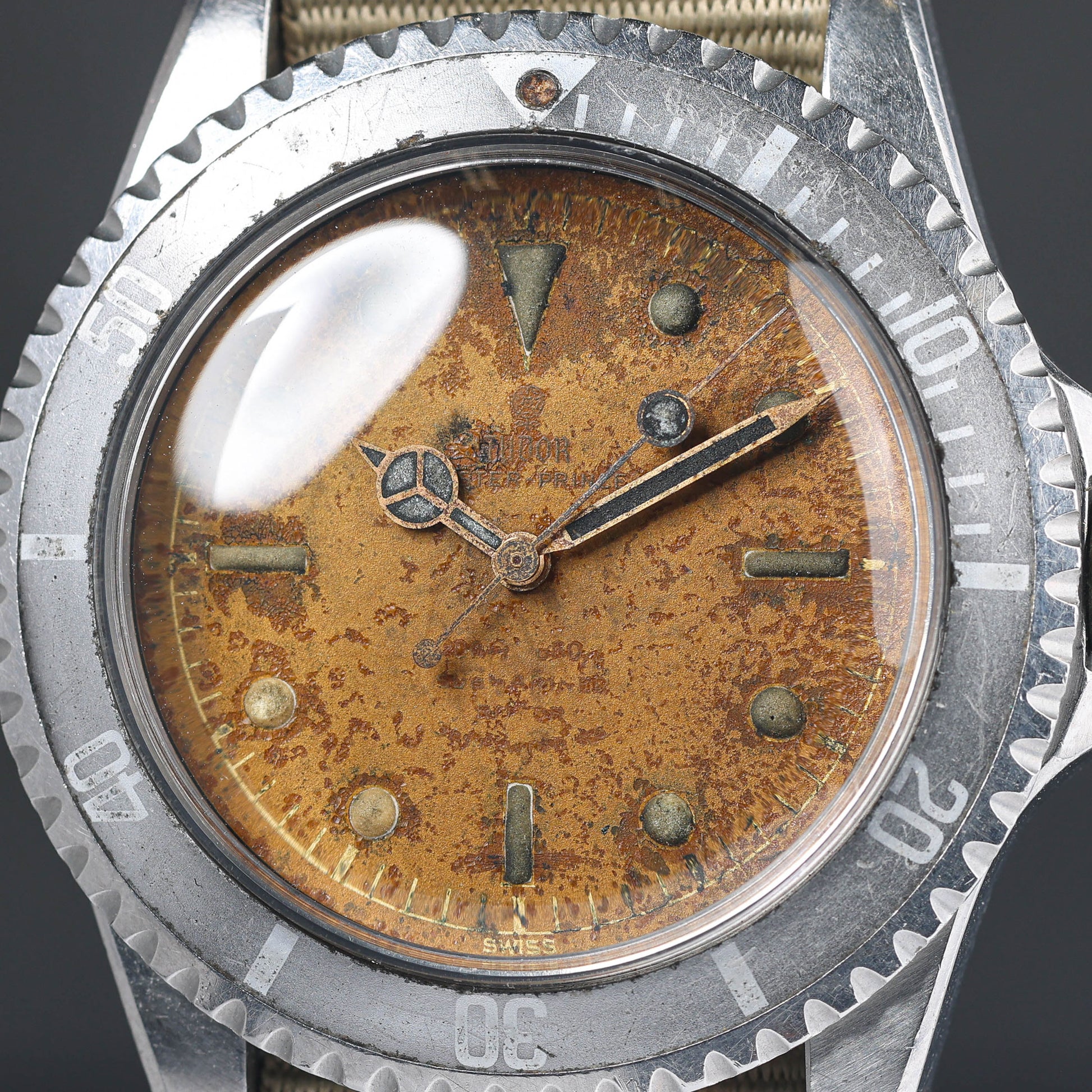 Preowned vintage Tudor Submariner Oyster-Prince 7928 'Tropical' Eagle Beak 40MM 1960 | Crown Vintage Watches