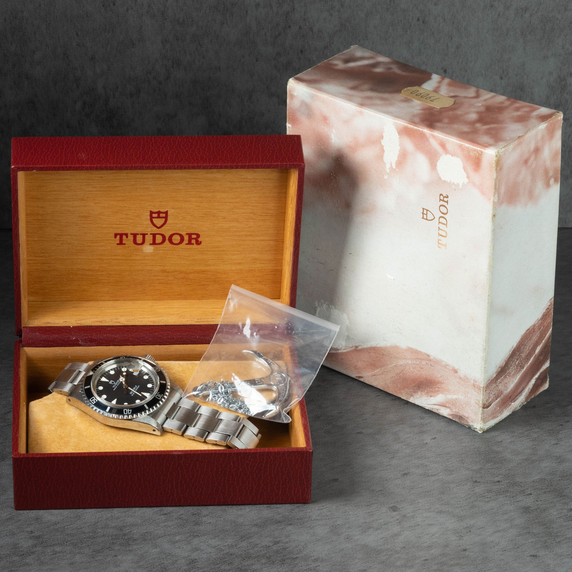 Preowned vintage Tudor Submariner 79090 Black 39mm 1989 | Crown Vintage Watches