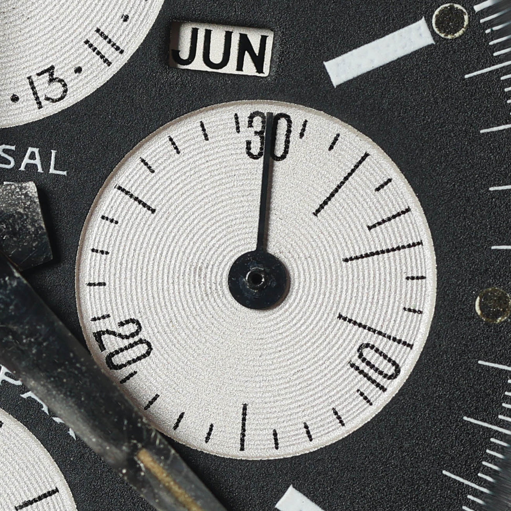 Preowned vintage Universal Genève Tri Compax 881101/02 'Evil Clapton' 37mm 1967 | Crown Vintage Watches